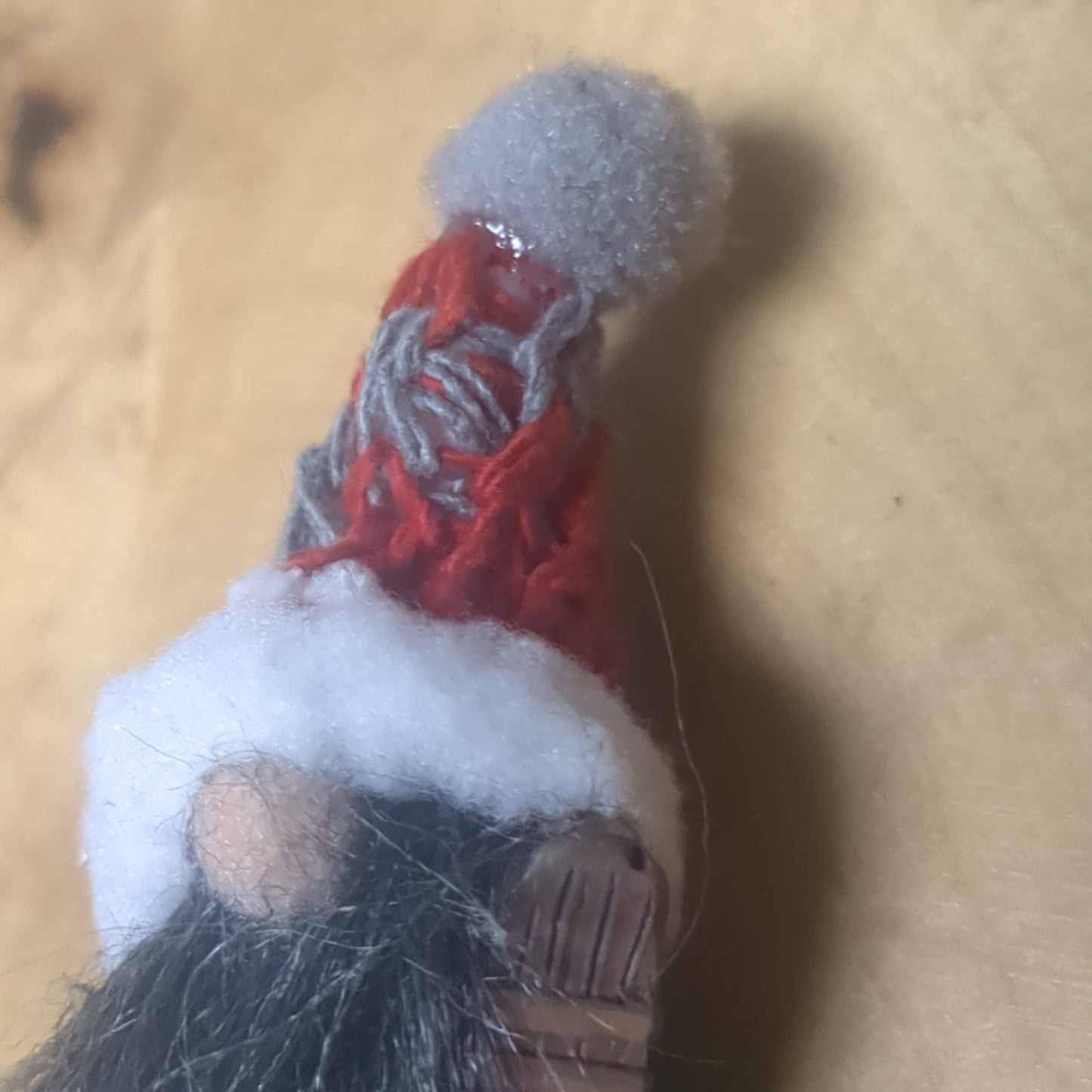 Gnome pocket friend red and grey hat