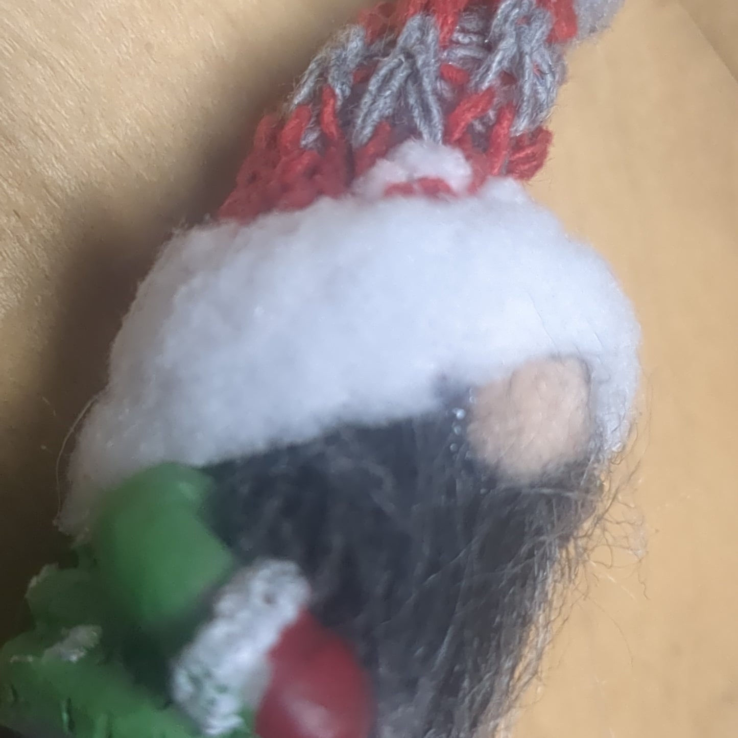 Gnome pocket friend red and grey hat