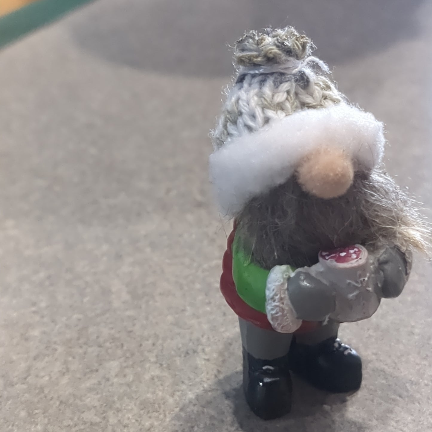 Gnome pocket friend white and grey hat