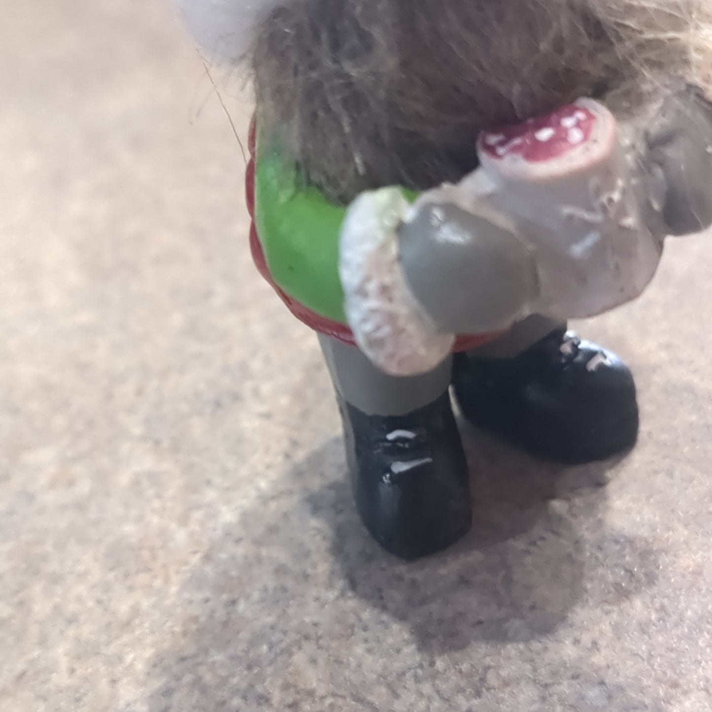 Gnome pocket friend white and grey hat