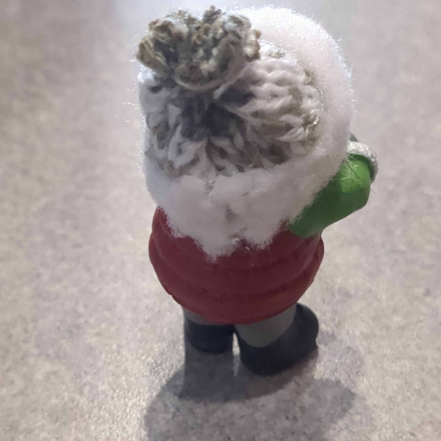 Gnome pocket friend white and grey hat