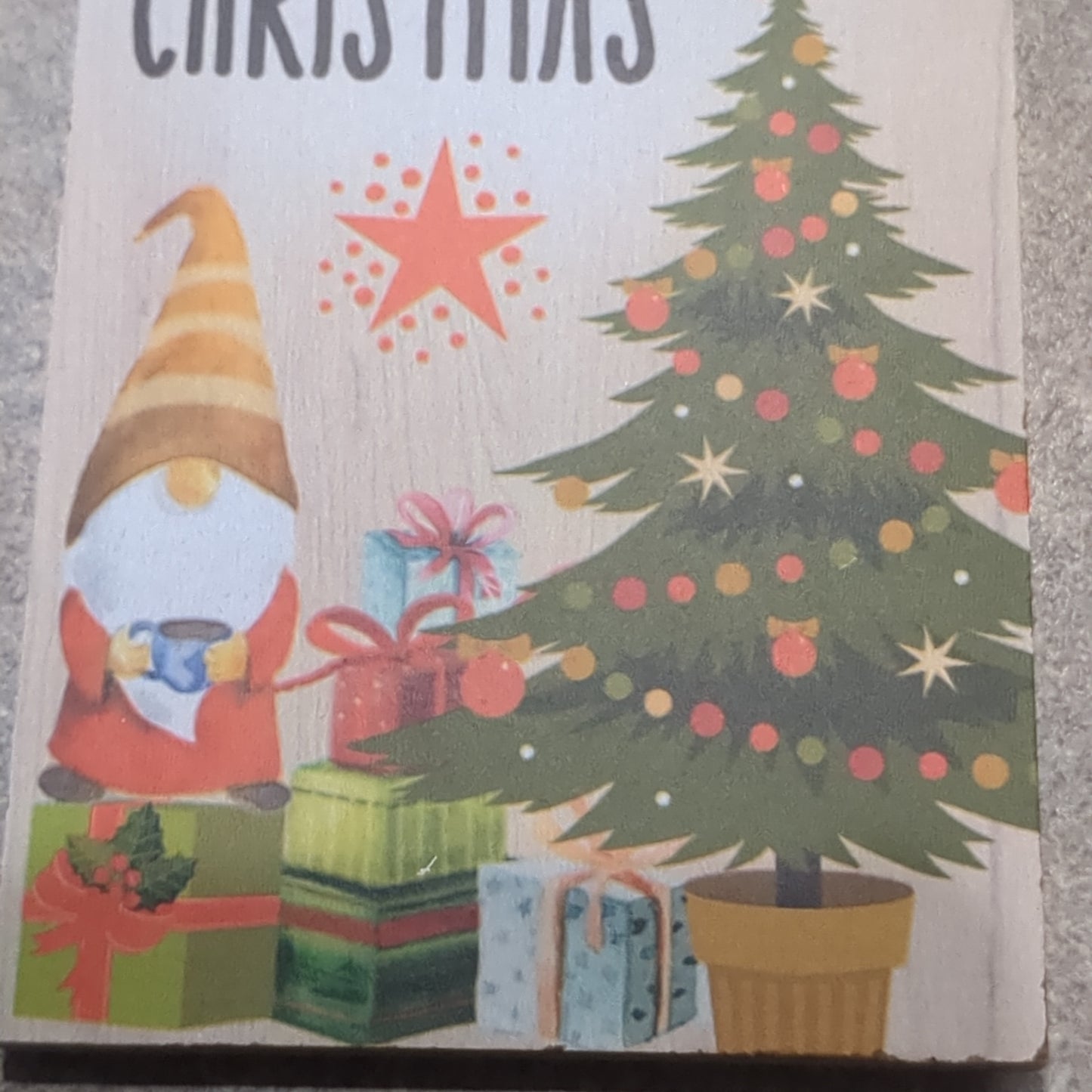 Tag ornaments Merry Christmas. It has a gnome