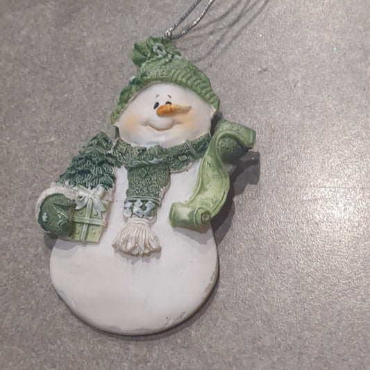 Og1 Polycrylic snowman ornament with a scroll and gift - green