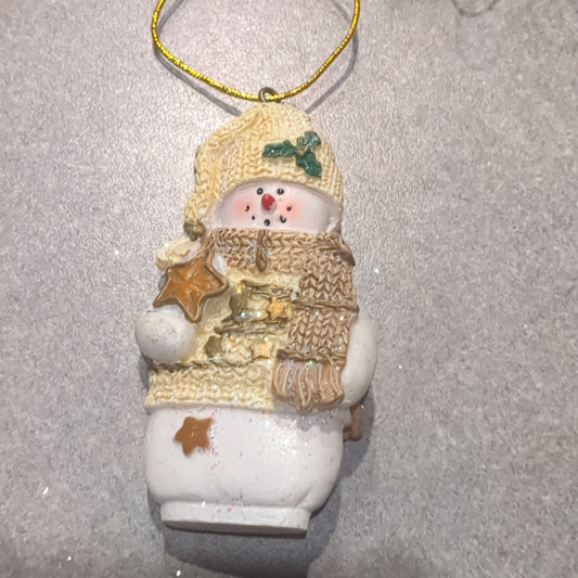 Oy4 Polycrylic snowman ornament with star yellow