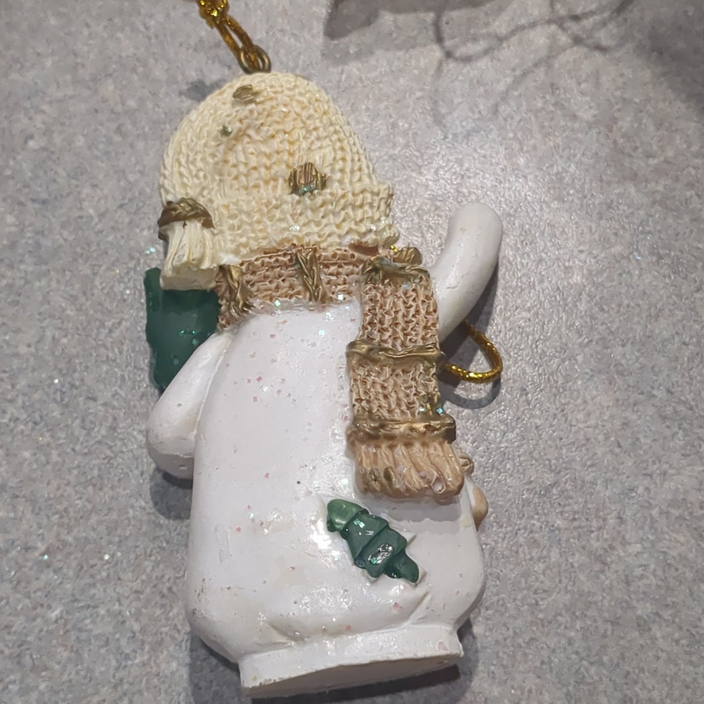 Oy1 Polycrylic snowman ornament with tree yellow