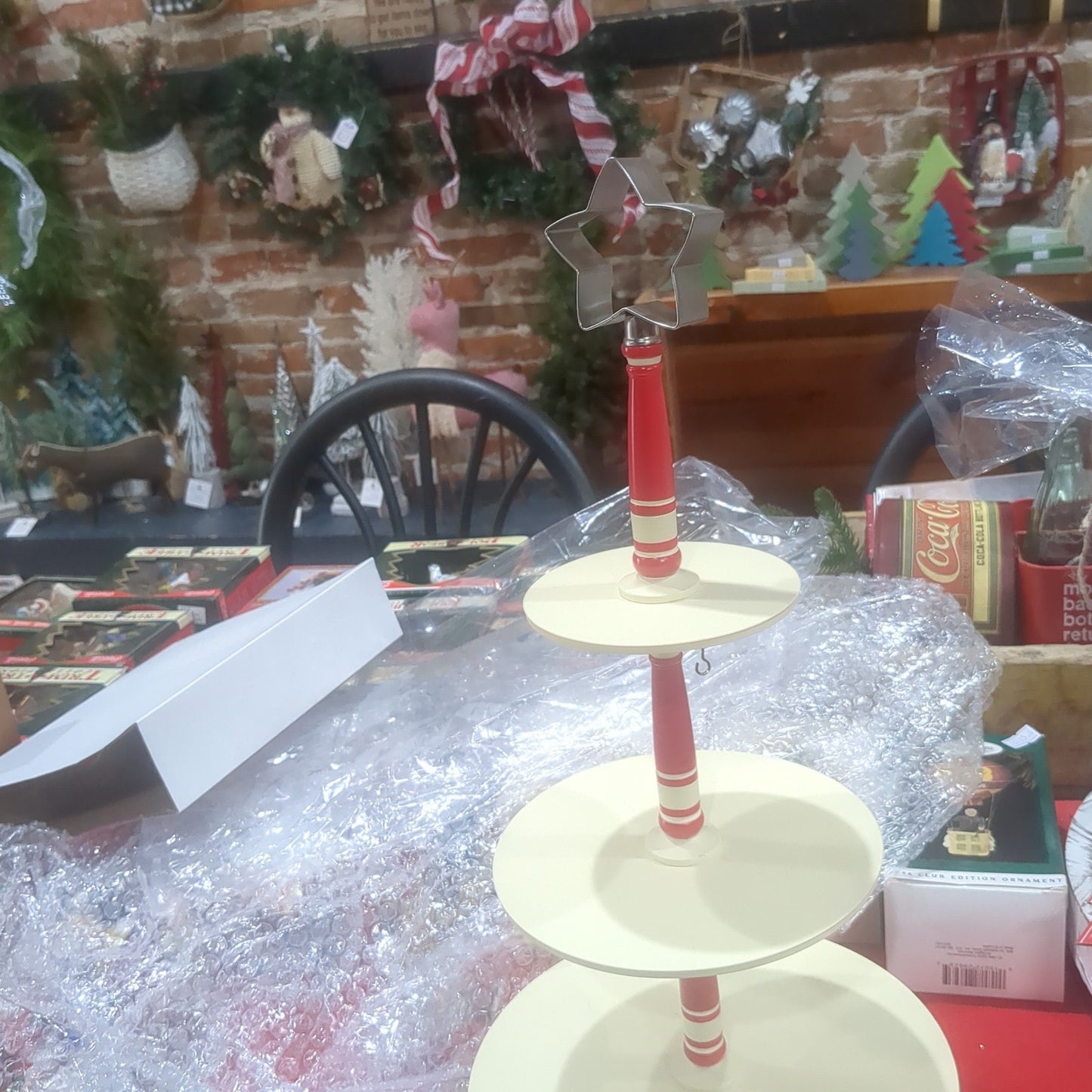Hallmark keepsake 2006 The Merry Bakers Christmas Ornament Display Tree Stand No Ornaments included