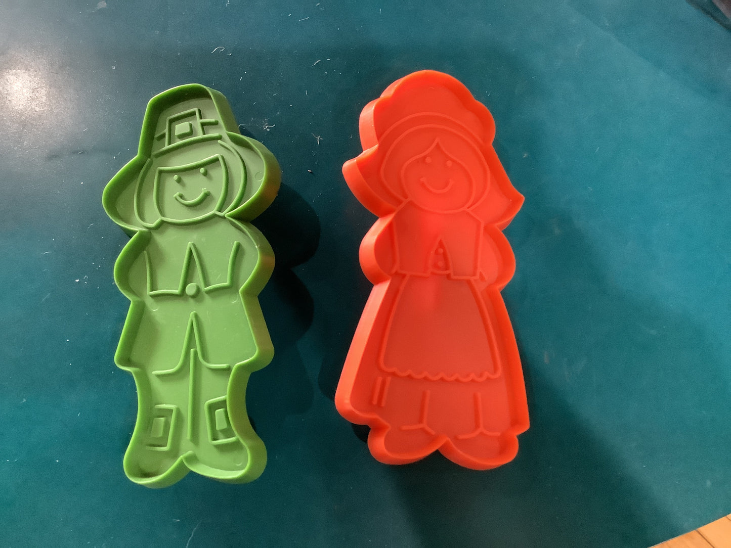CT1 Vintage Hallmark Pilgrim Thanksgiving cookie cutters