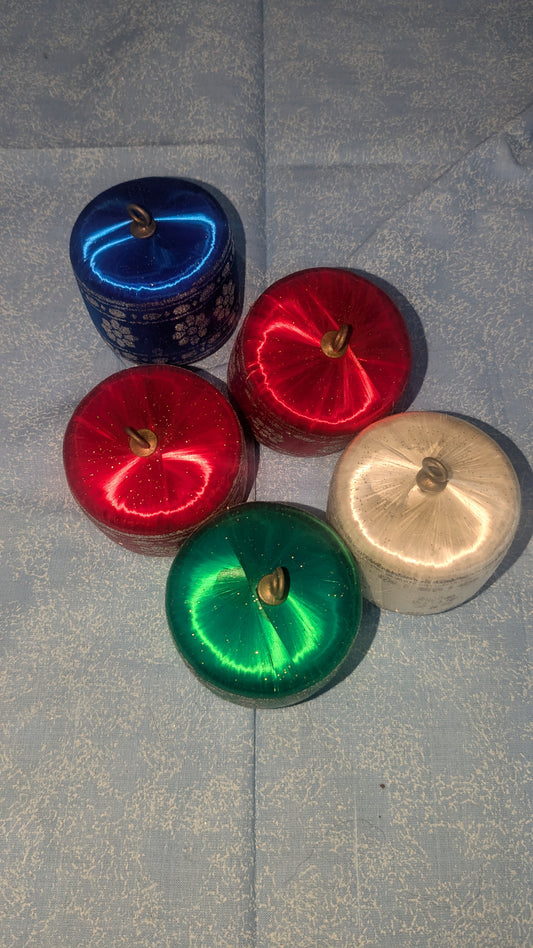 O81 Vintage satin drum ornaments