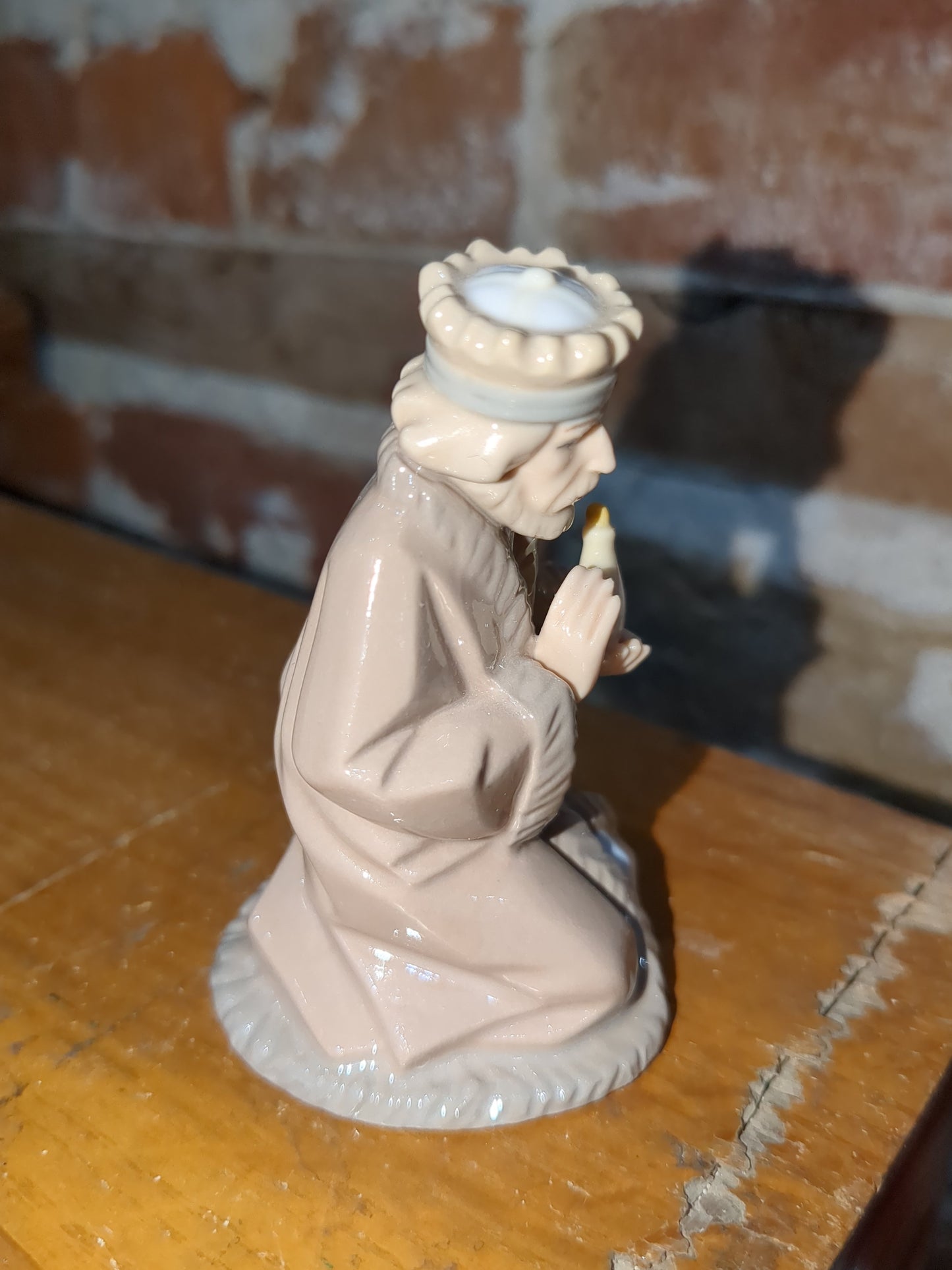 Vintage replacement piece for Hallmark ceramic 11 piece nativity set. Wiseman 3