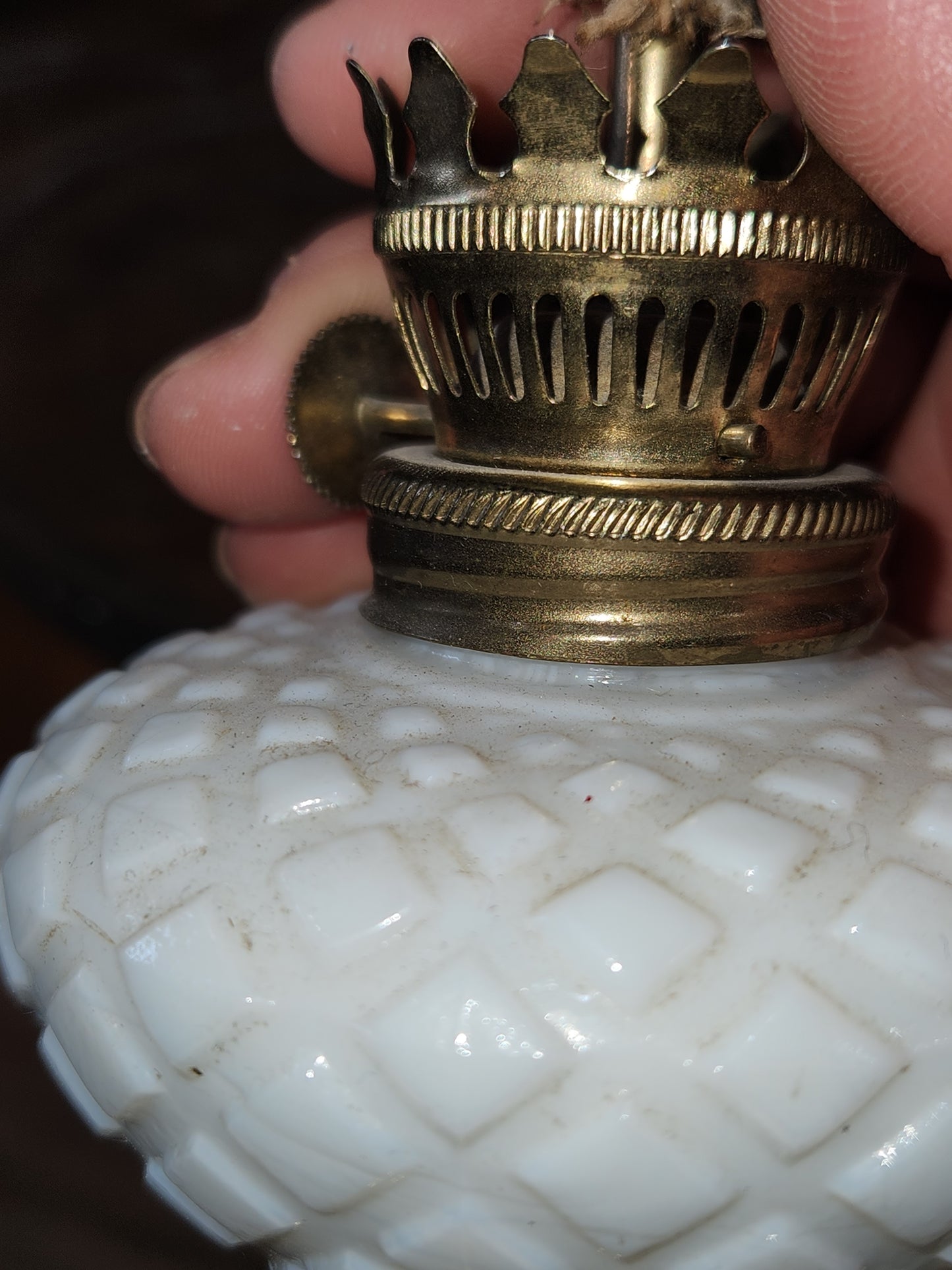 MINI WHITE DIAMOND DESIGN OIL LAMP W/ GOLD COLOR METAL BASE lamp8