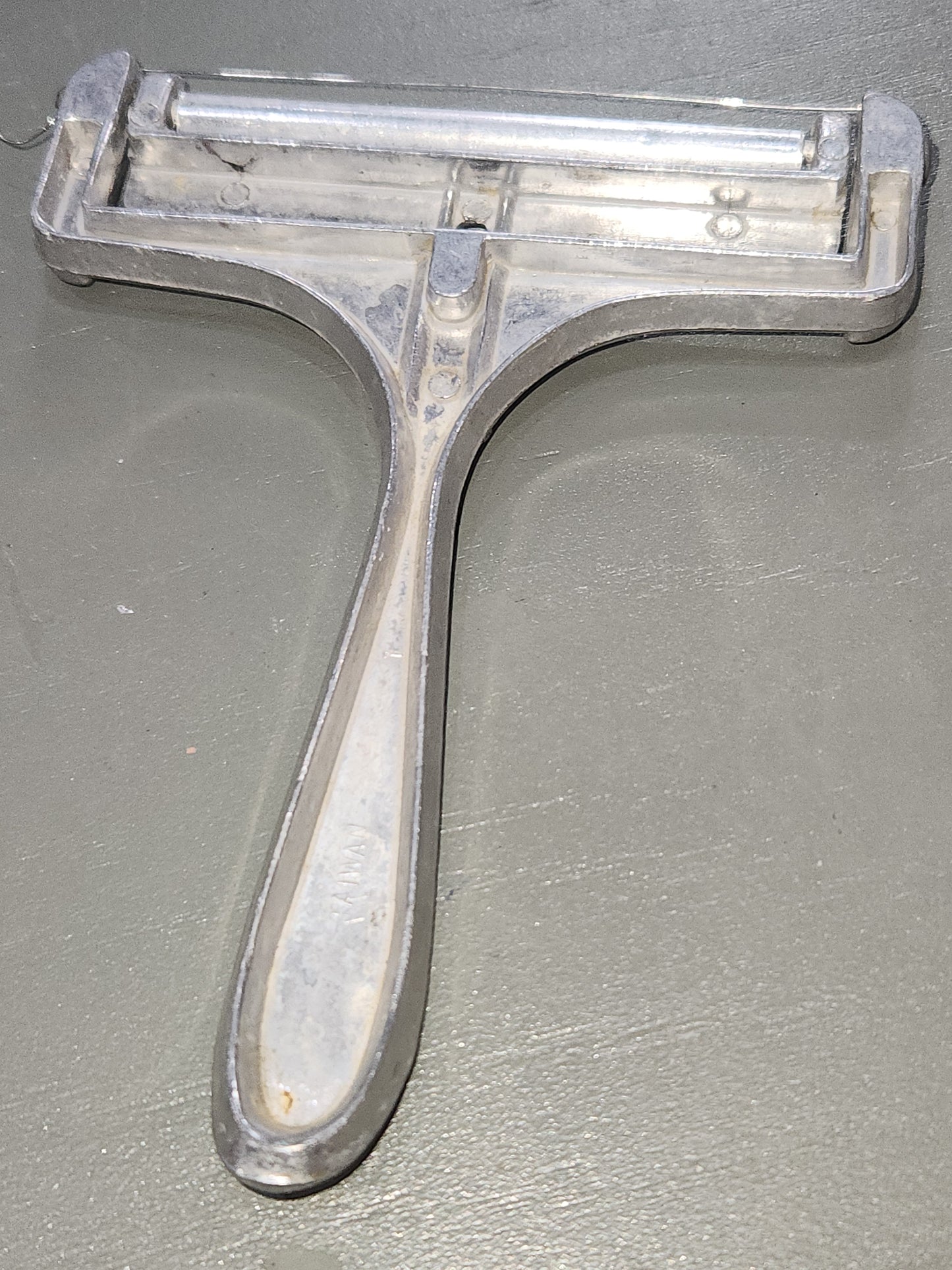 Vintage Metal Adjustable Wire Cutter Slicer w/ Roller Made in Taiwan ki66