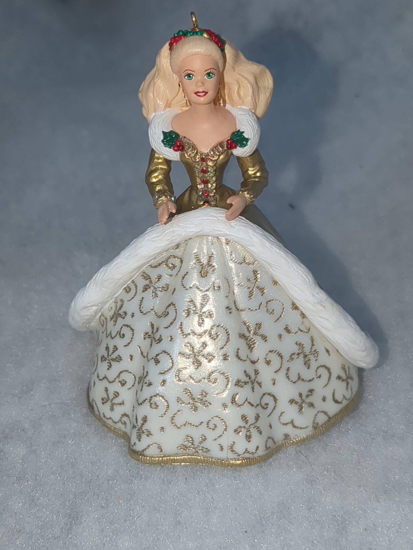 1994 Hallmark Holiday Barbie. 2nd in Holiday Barbies Series. New box and bubble wrap. Hob6