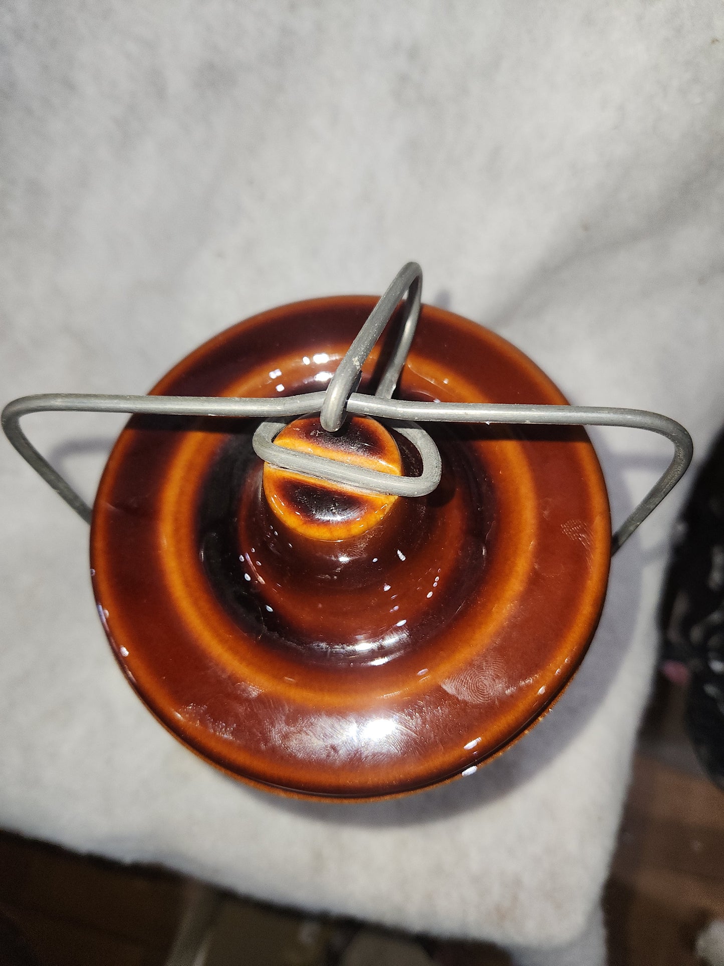 Vintage brown pottery crock lid and metal bail pot57