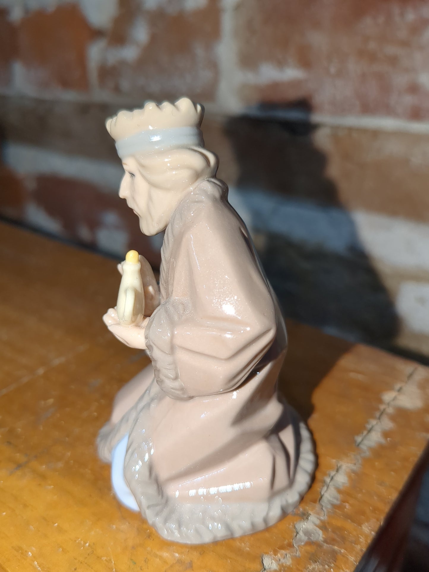 Vintage replacement piece for Hallmark ceramic 11 piece nativity set. Wiseman 3