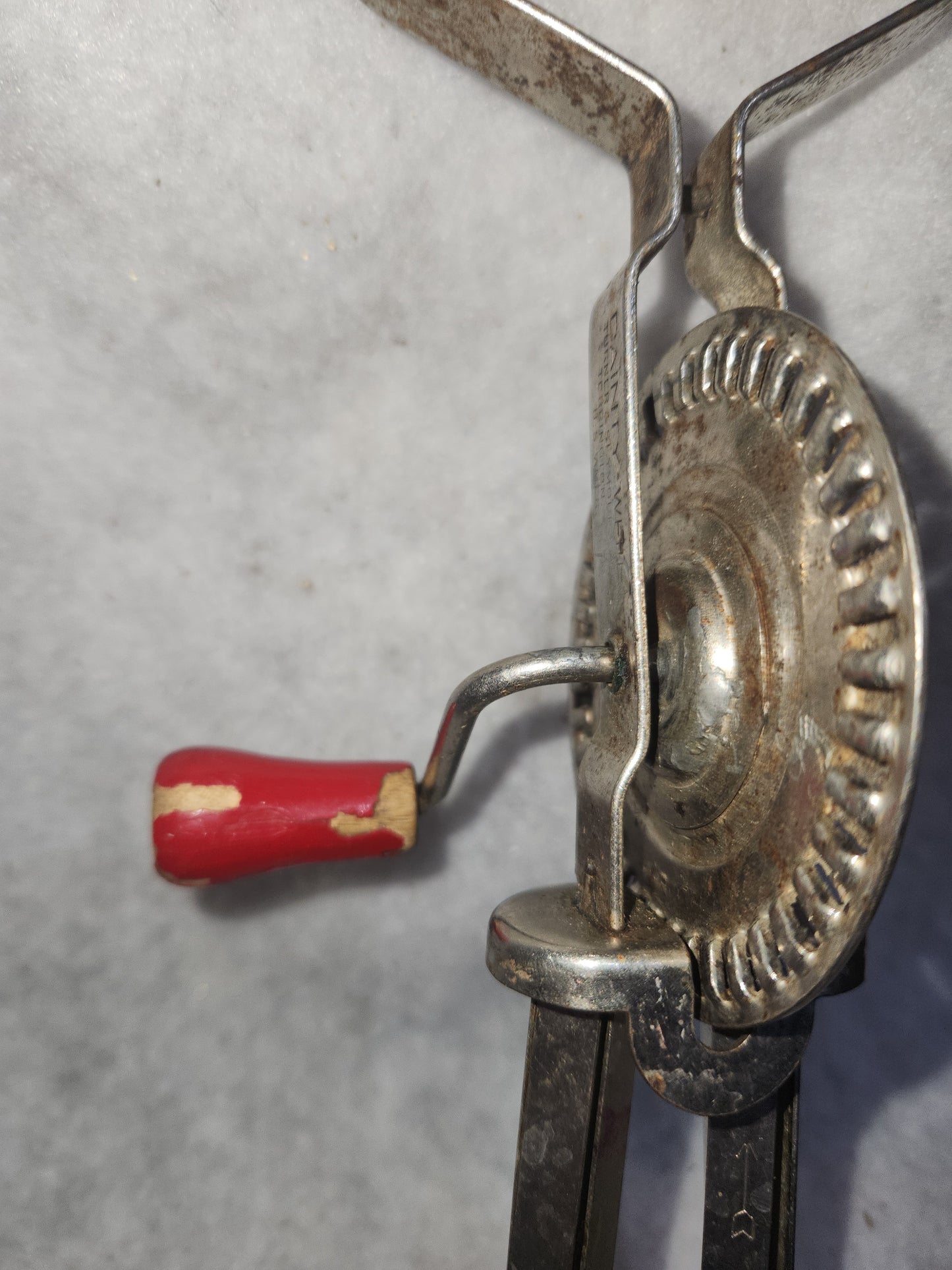 Vintage Dainty Whirl Hand Mixer Beater with Red Wood Handle and knob mix7