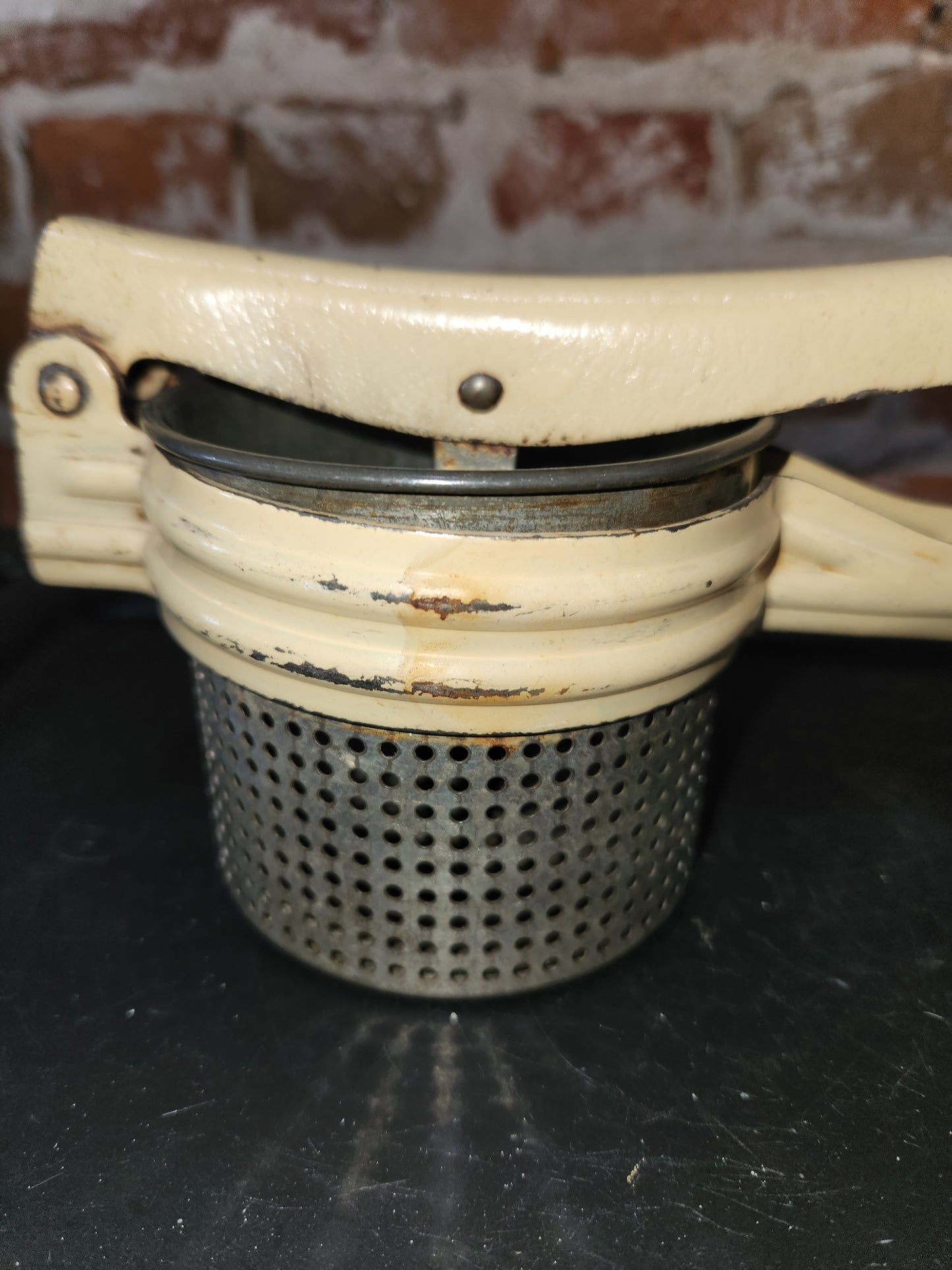 Vintage Handy Things Potato Ricer Michigan tan handle kit57