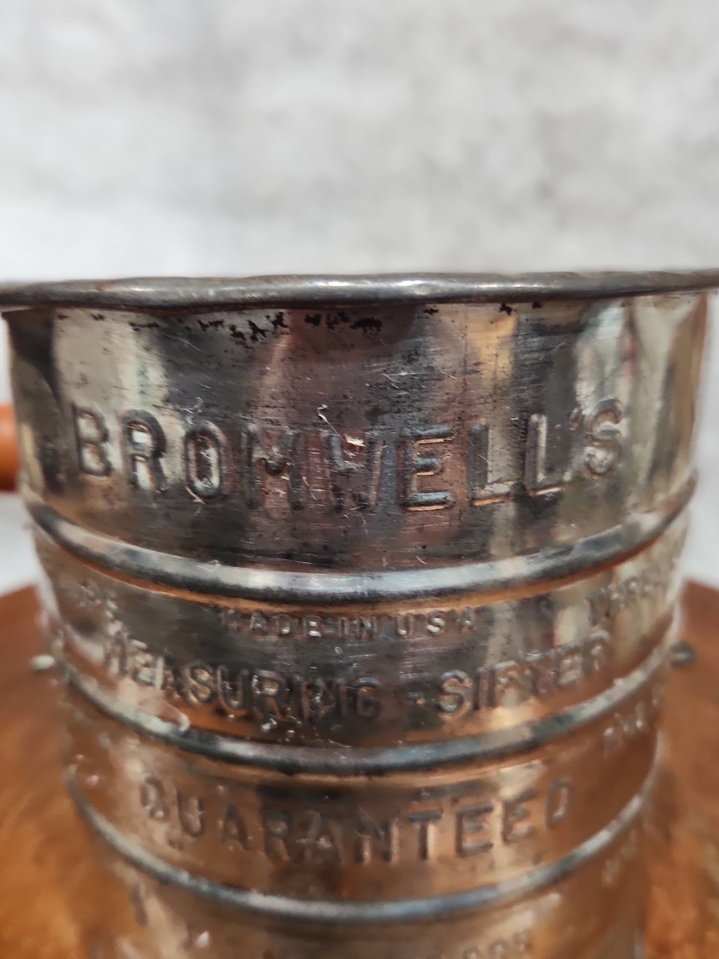 Vintage Bromwell’s 3 Cup Crank Handle Sifter metal and wood crank fs90