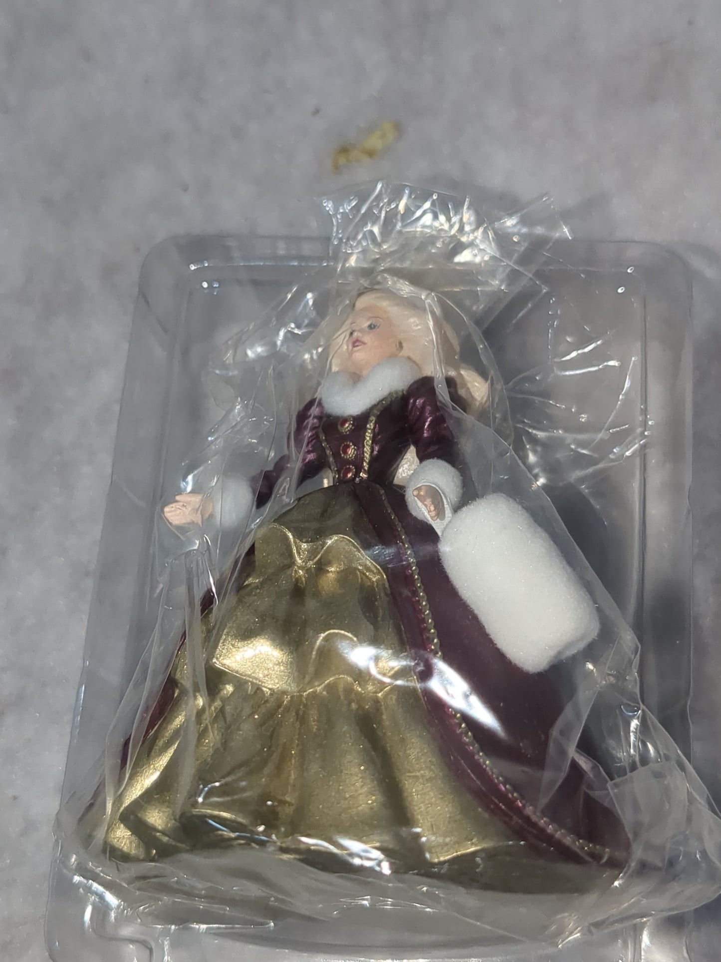 1996 Hallmark Holiday Barbie. 4th in Holiday Barbies Series. New in box and packaging. Hob8
