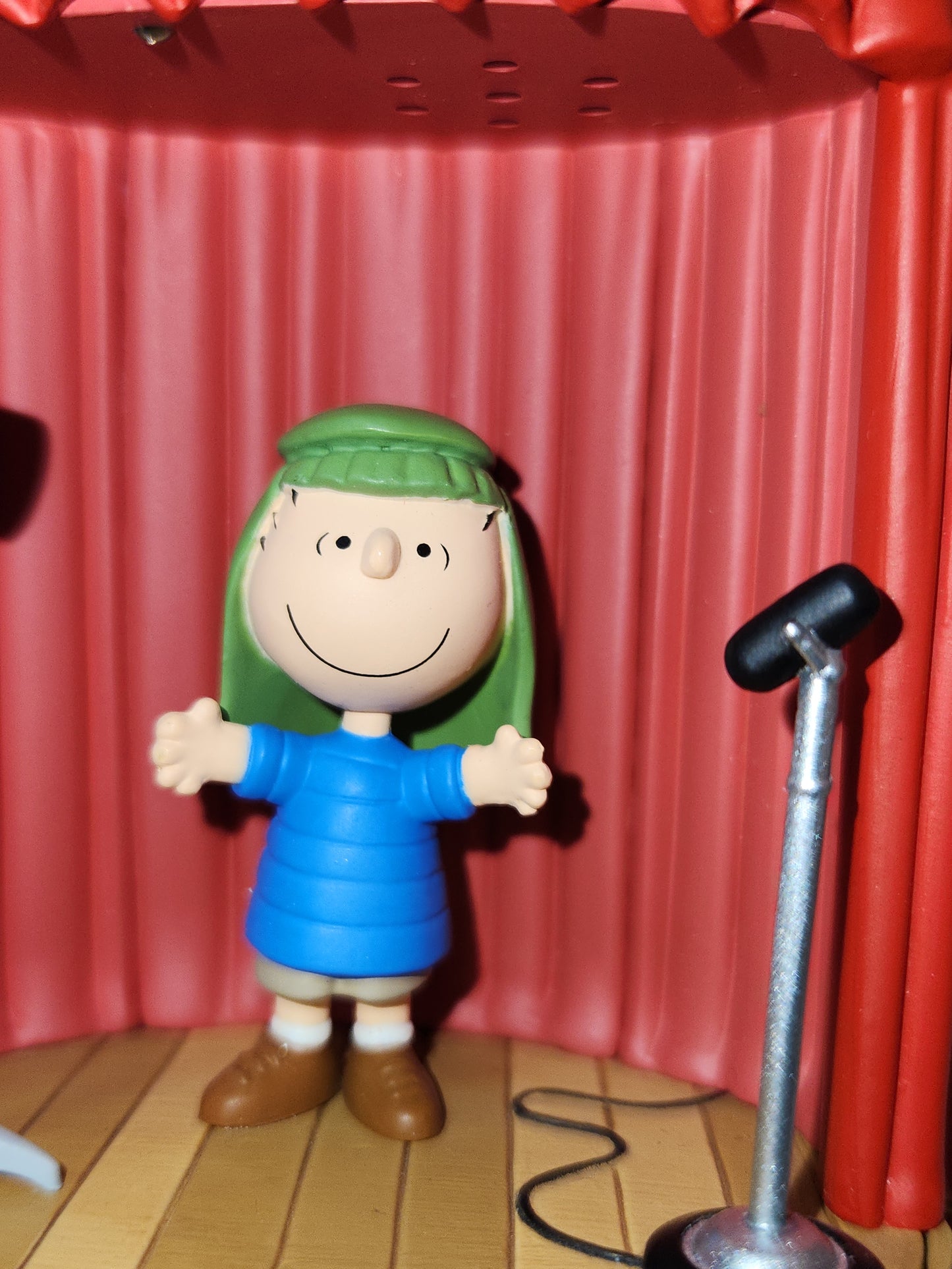 Hallmark Keepsake Ornament 2007 What Christmas Is All About Peanuts - A Charlie Brown Christmas magic sound light