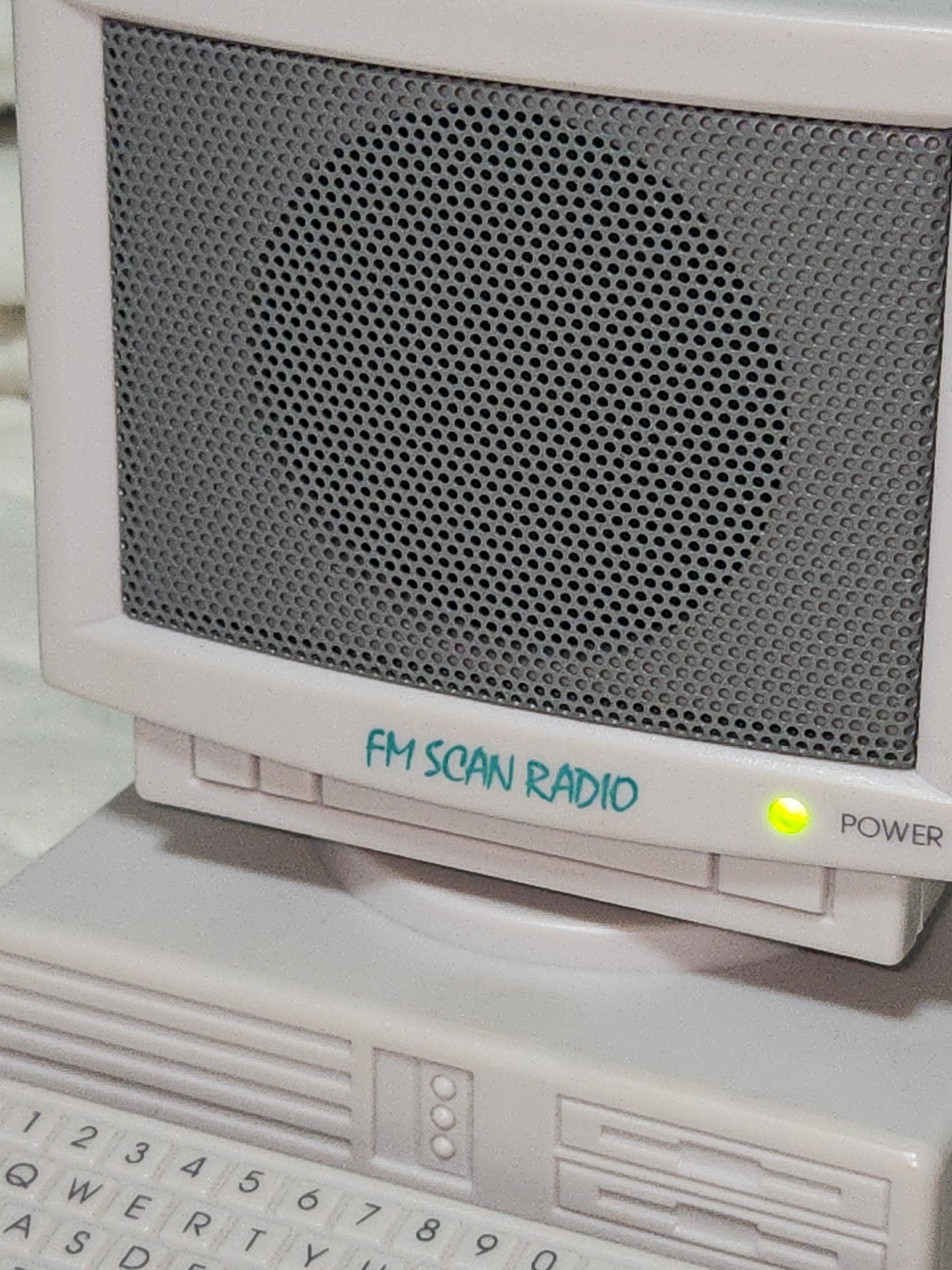 Vintage Desktop Computer FM Radio with Working Mouse rad2