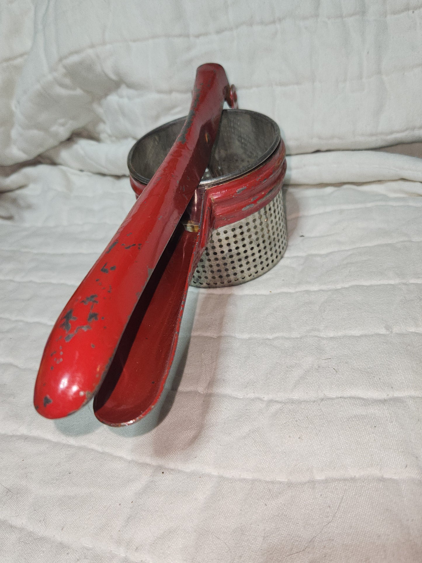 Vintage Handy Things Potato Ricer Michigan red handle kit912