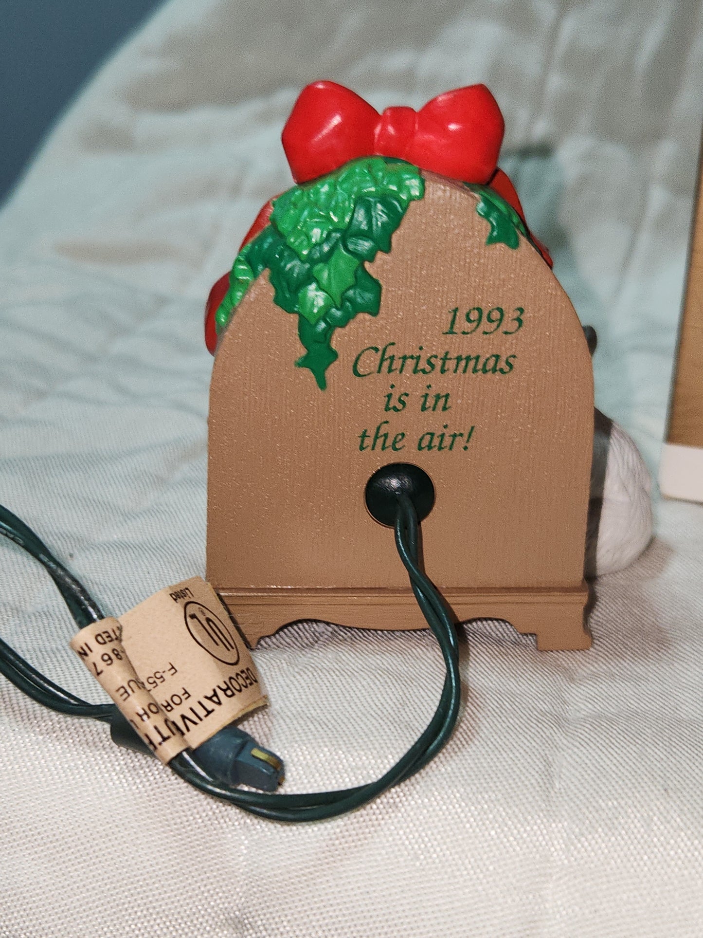 Vintage Hallmark Keepsake Ornament 1993 Radio News Flash white cat kitty Magic Voice Sound Light ho891