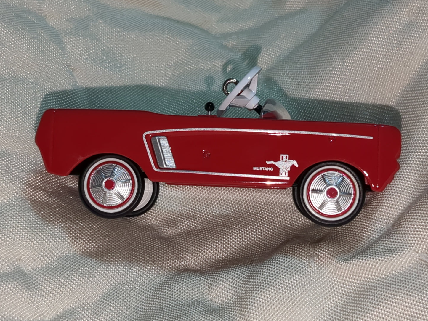 Hallmark 2006 ornament Ford mustang kiddie car HH410