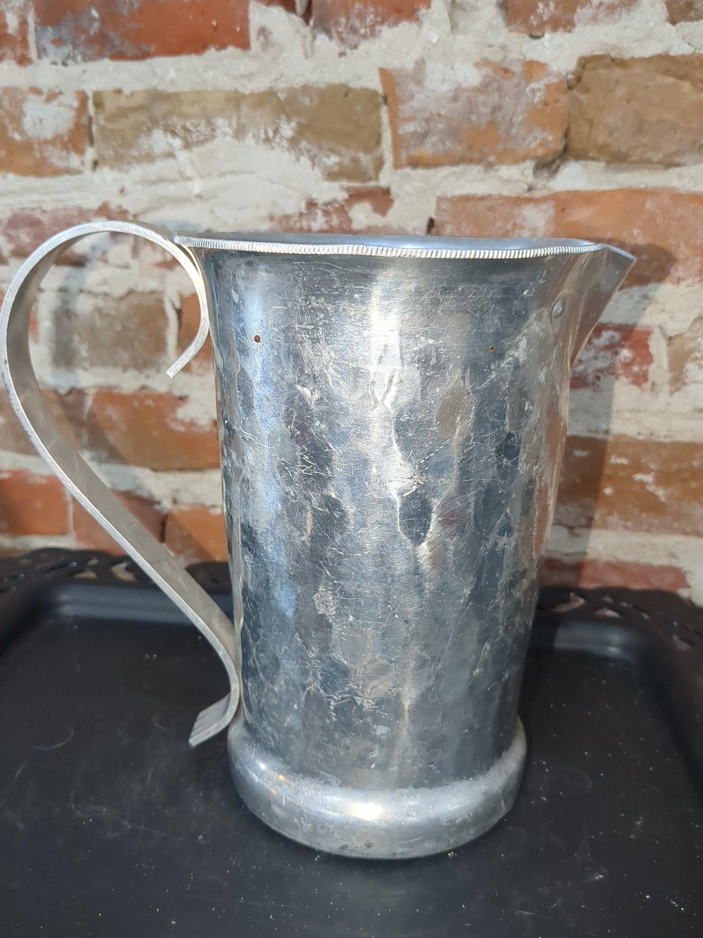Vintage hammered aluminum pitcher alu115