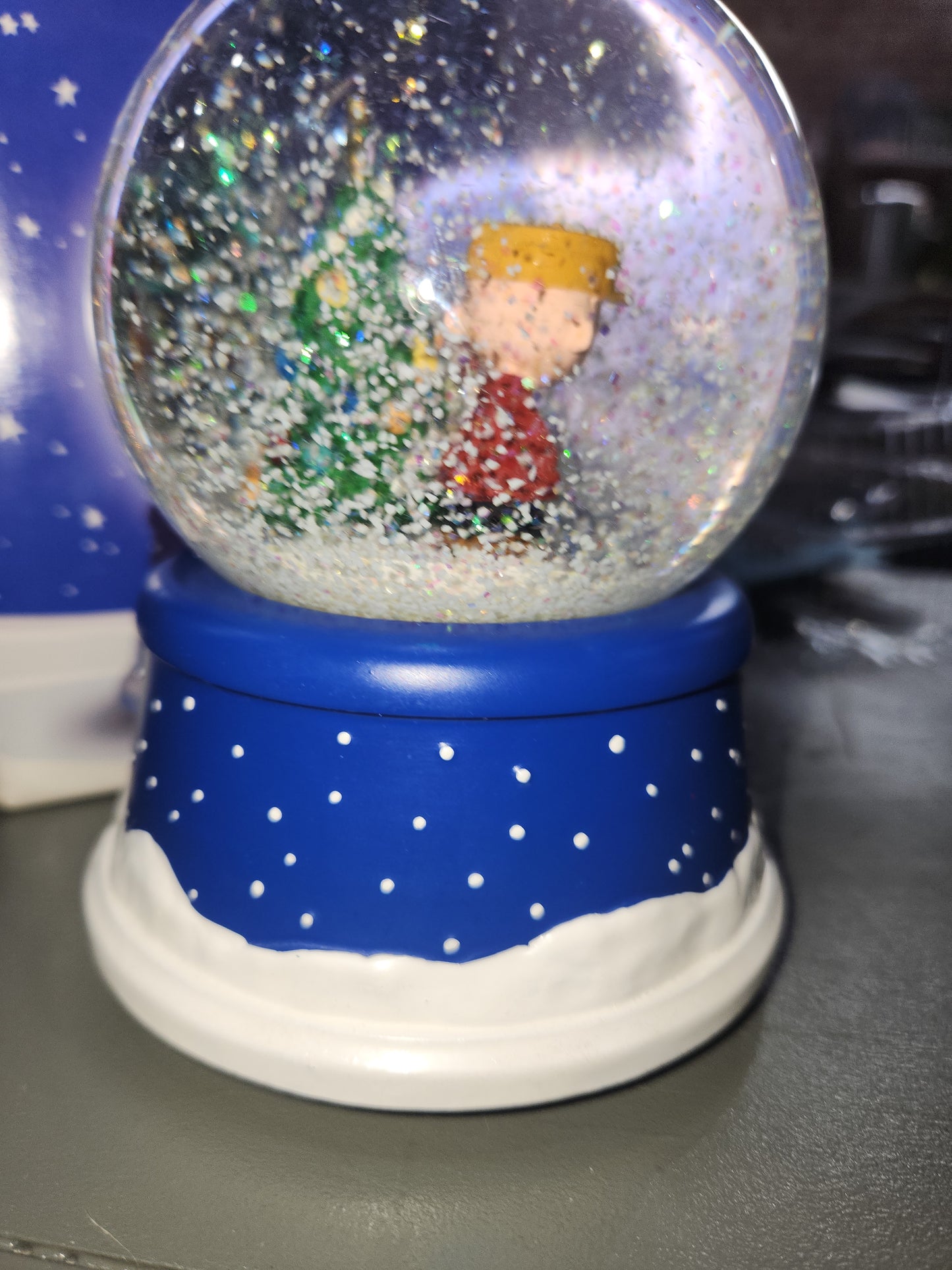 HAS A BOX! Peanuts Christmas 50th Anniversary Musical Snow Globe Hallmark Charlie Brown 2015 sg7