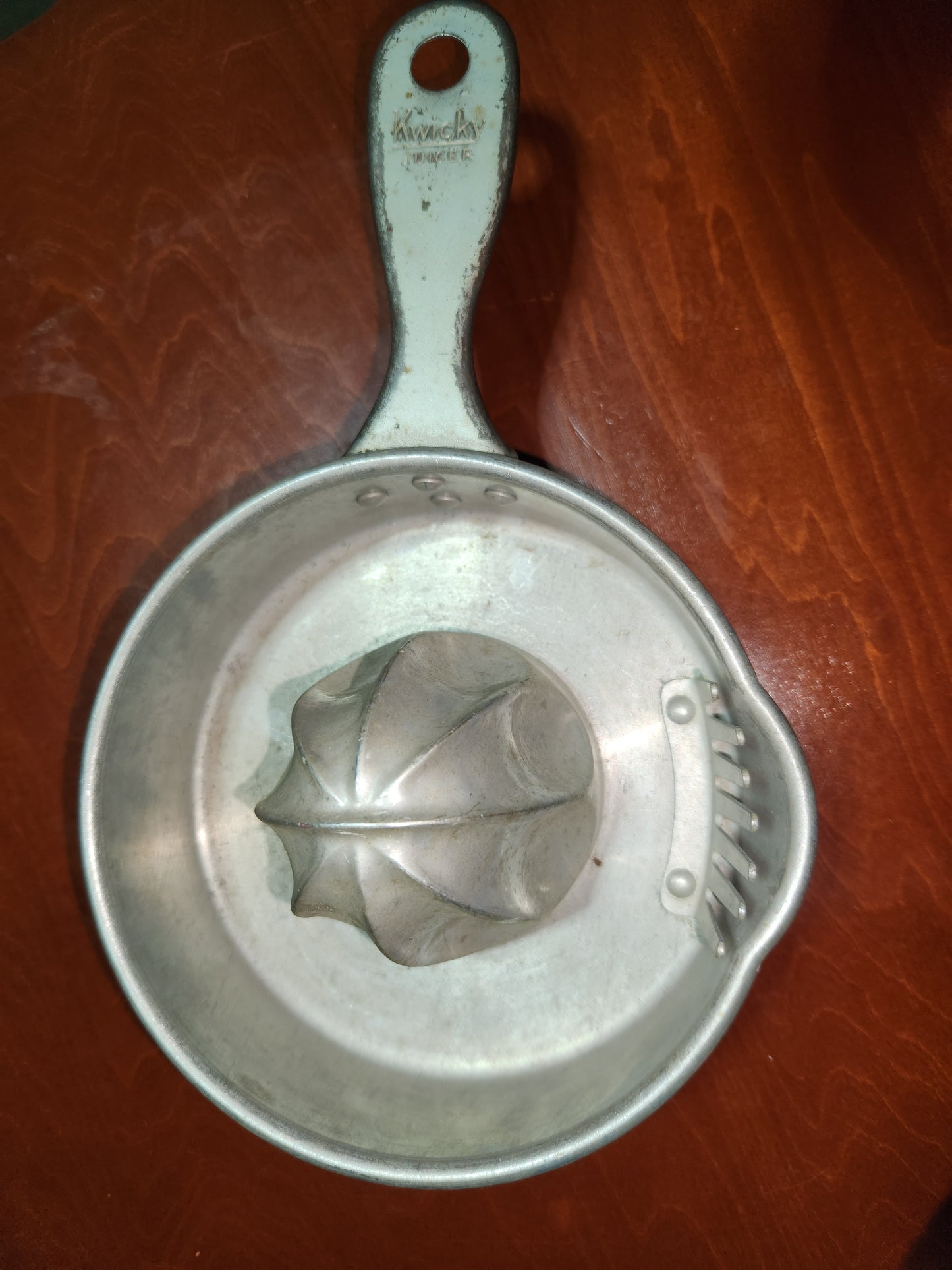 Vintage Kwicky Aluminum Juicer made by Quam-Nichols Co Chicago USA pat #141788 juic5