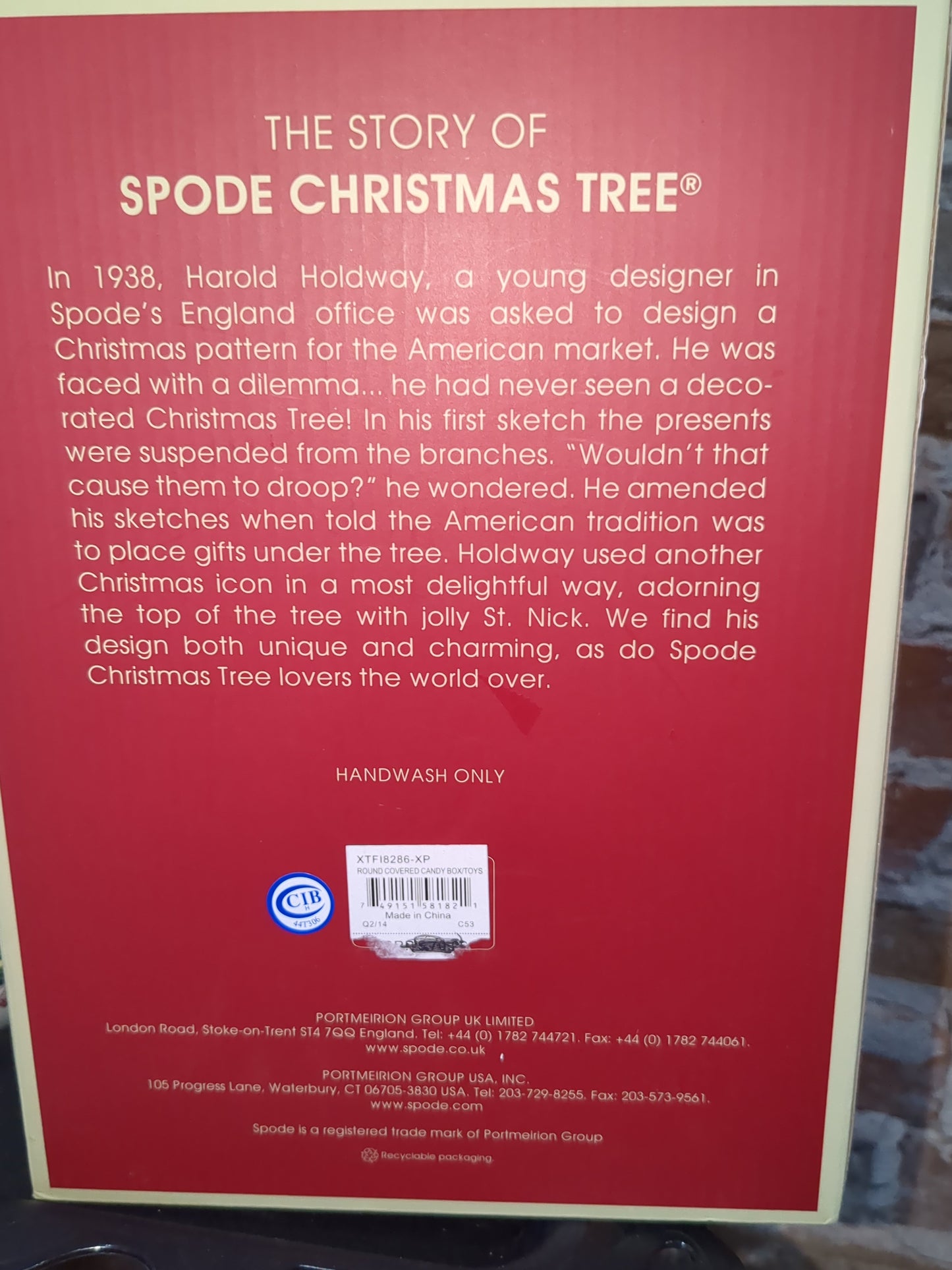 Spode Christmas Tree Round Covered Candy Box, Made of Fine Earthenware, Gold sp65