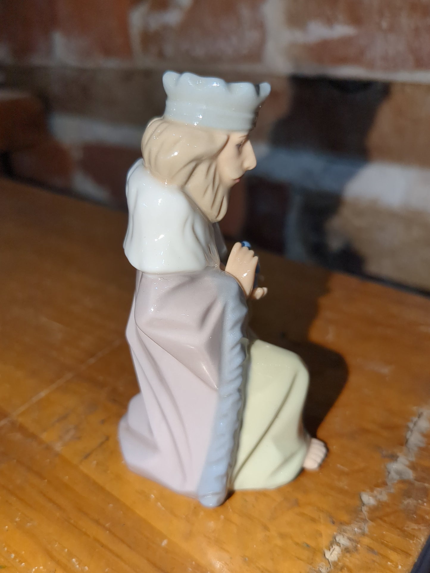 Vintage replacement piece for Hallmark ceramic 11 piece nativity set. Wiseman 2