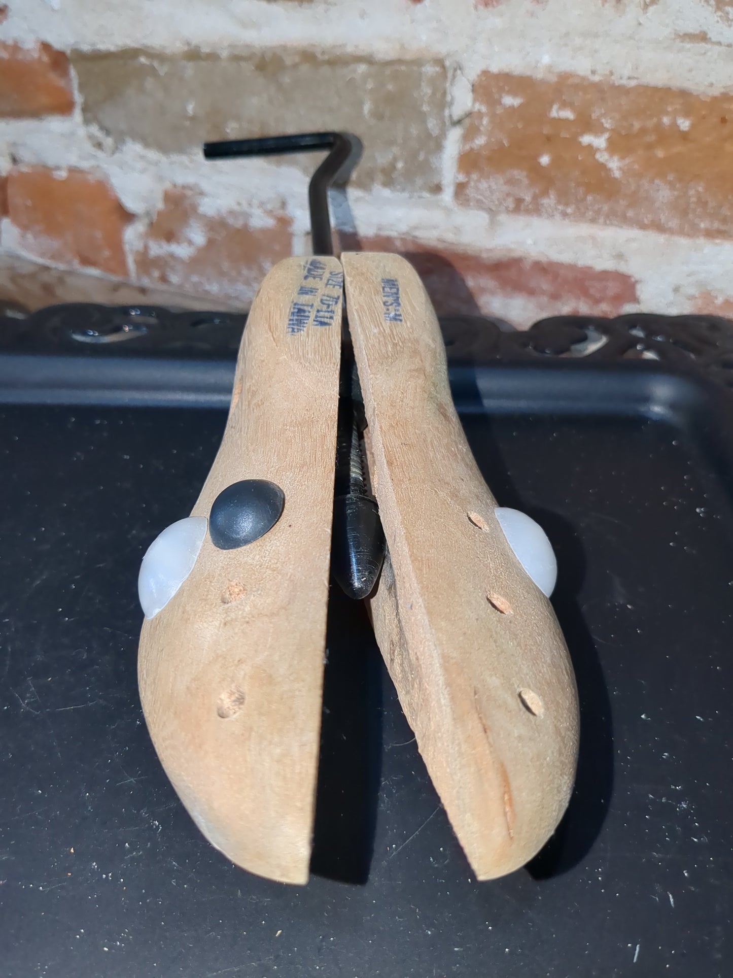 Vintage Shoe Stretcher Mens Medium 7D-11A Wooden & Metal Parts Made In Taiwan sh765