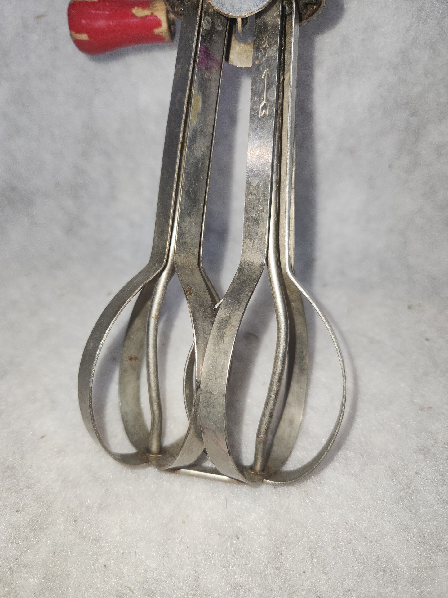 Vintage Dainty Whirl Hand Mixer Beater with Red Wood Handle and knob mix7