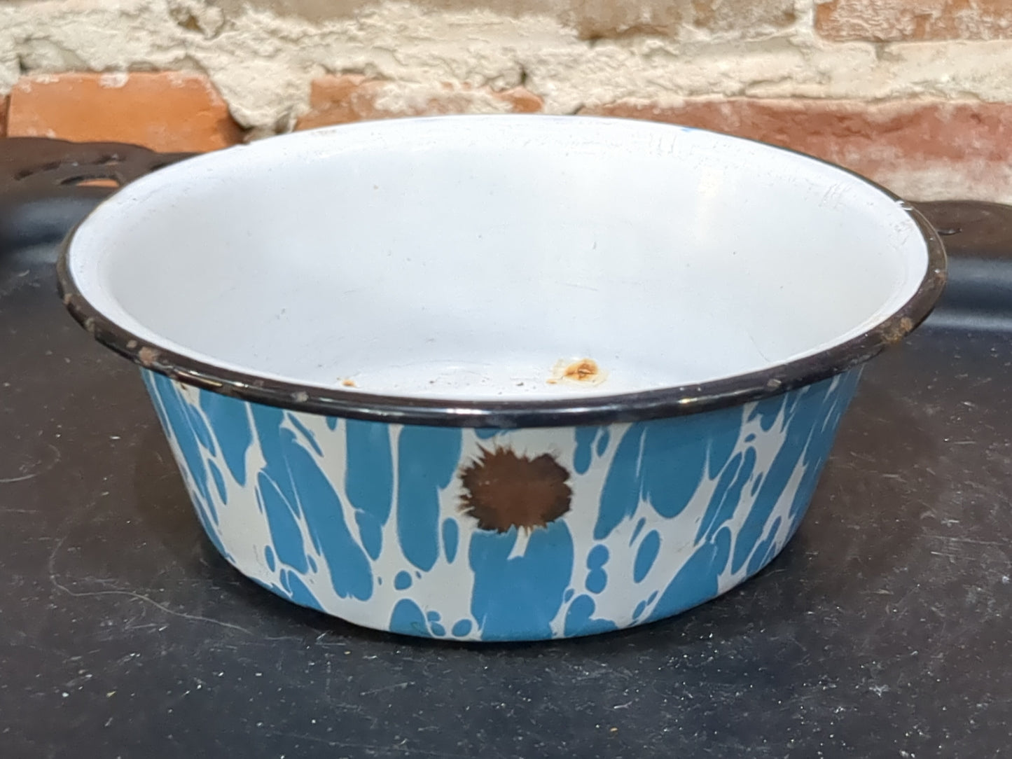 Vintage lighter blue enamel bowl en765