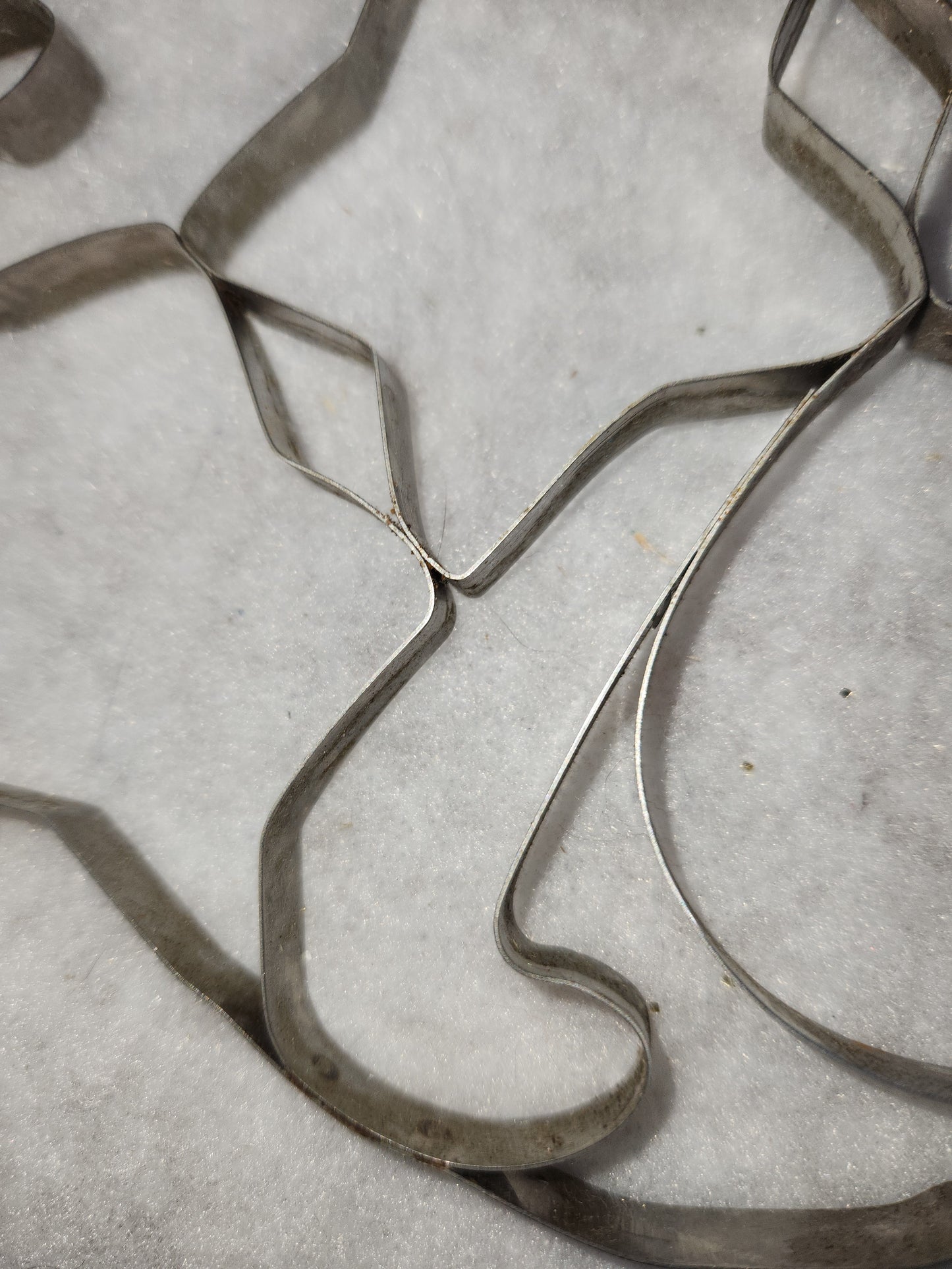 CC21 vintage 32 in 1 scrapless stainless steel cookie cutter