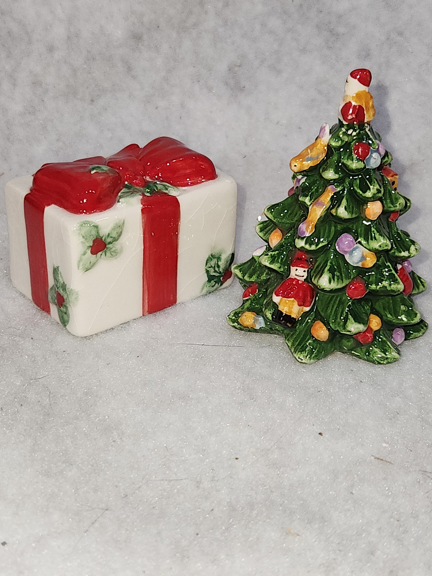Tree & Christmas Gift Box Spode Salt & Pepper Shakers sps6
