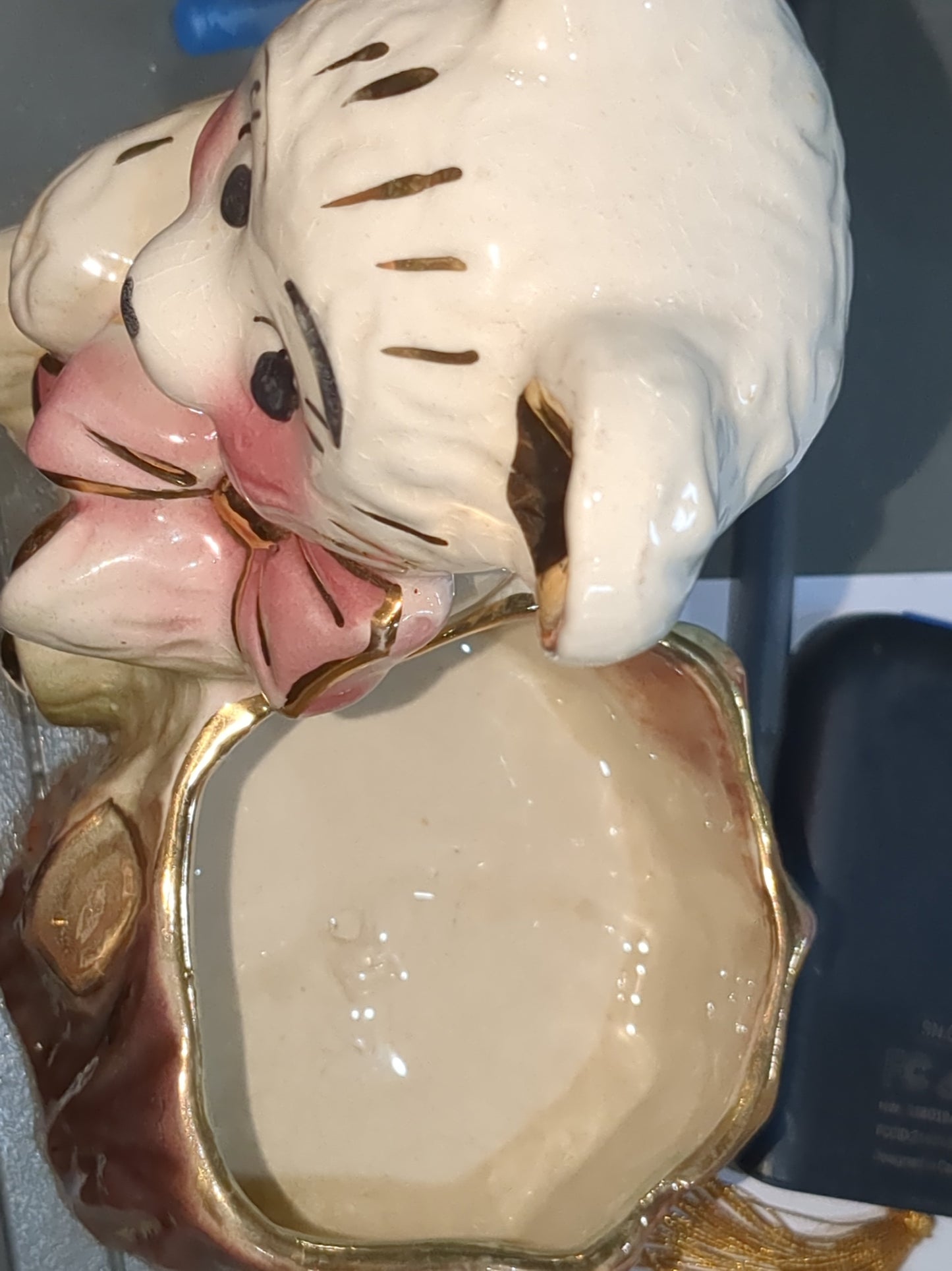 Vintage Shafer bear planter with pink bow pl0023