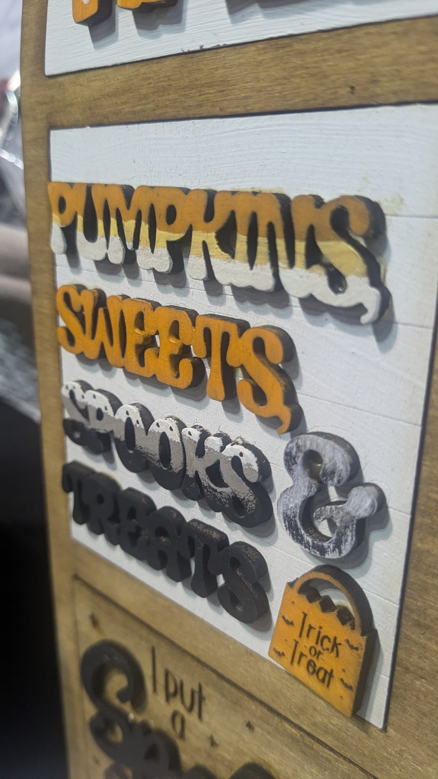 Interchangeable Flat tiered tray Halloween refill, no frame included.