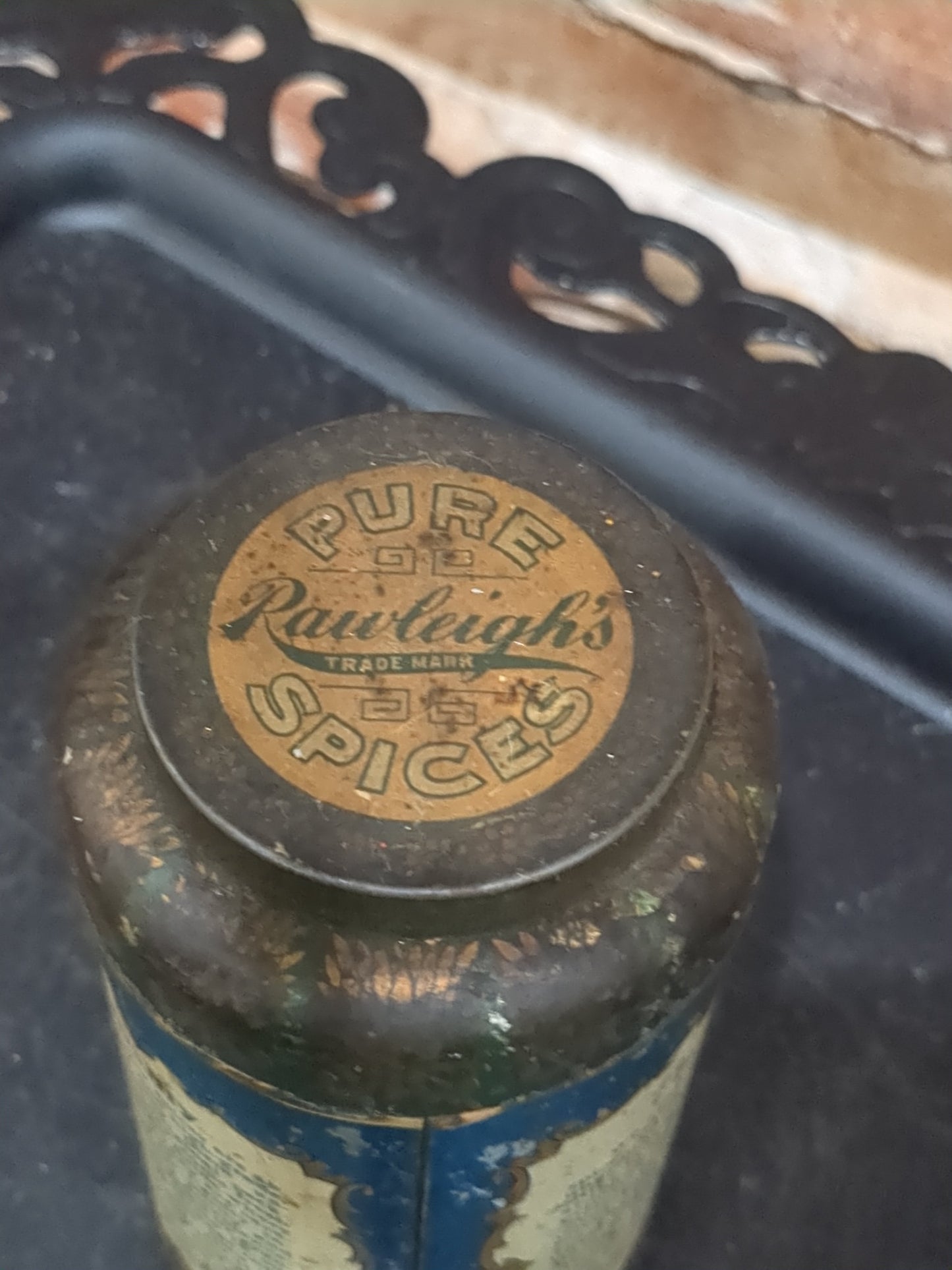 Antique vintage 1/2 lb Rawleigh's pure ground mustard tin561