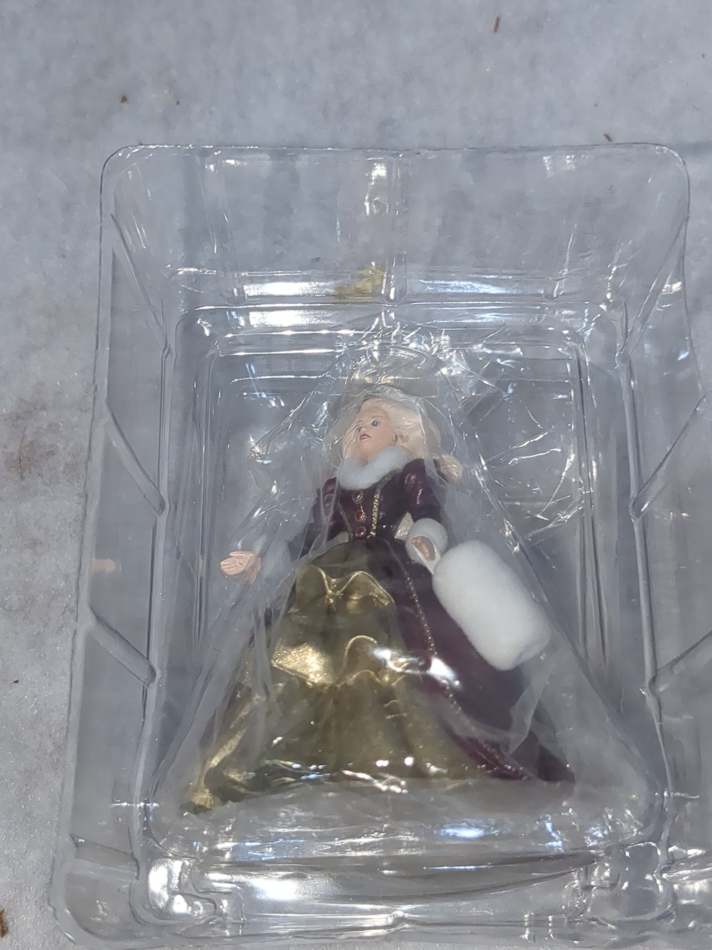 1996 Hallmark Holiday Barbie. 4th in Holiday Barbies Series. New in box and packaging. Hob8