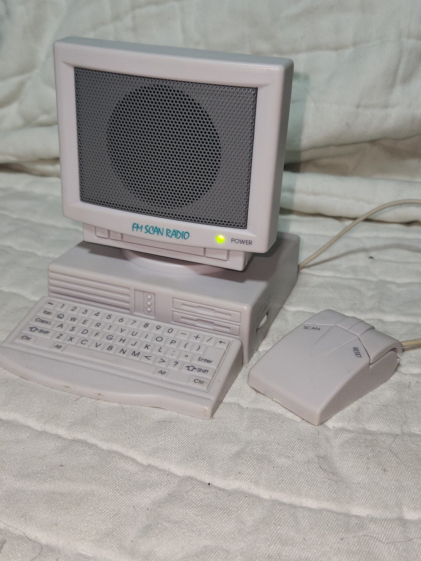 Vintage Desktop Computer FM Radio with Working Mouse rad2