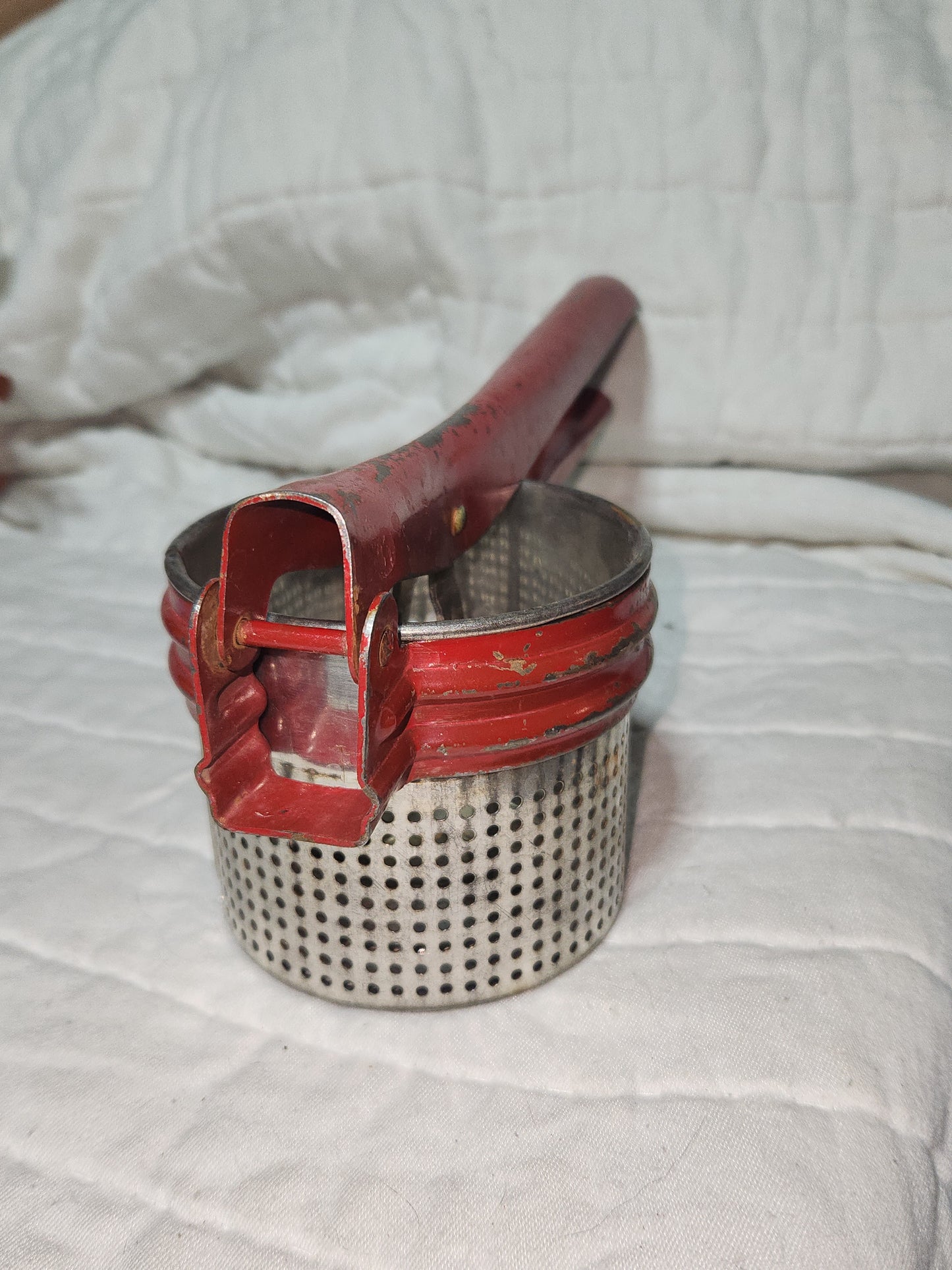 Vintage Handy Things Potato Ricer Michigan red handle kit912