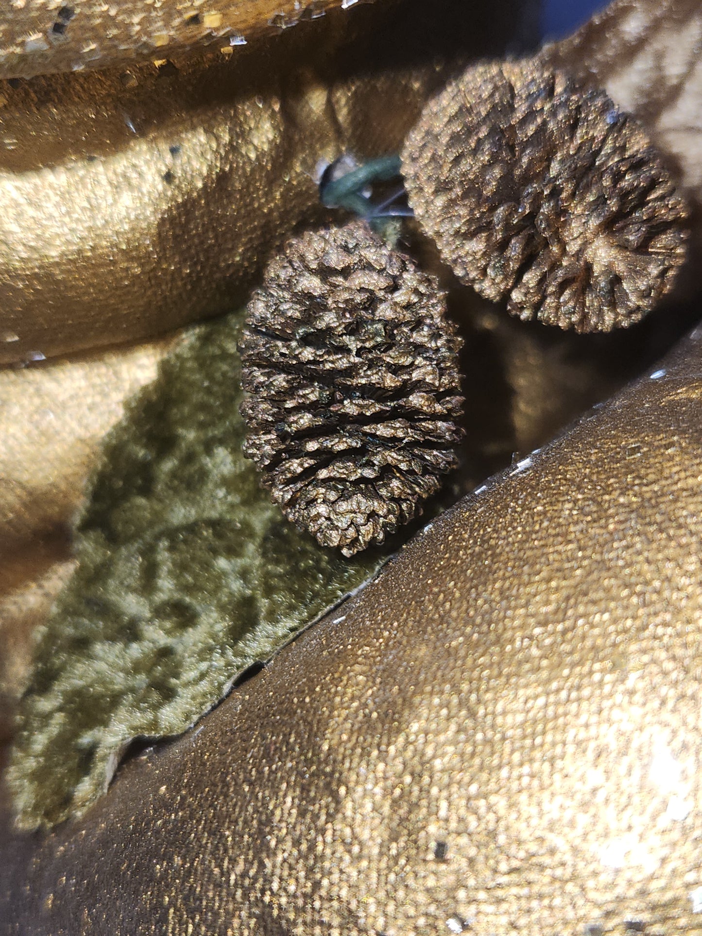 Vintage Gold Glittered paper mache Santa boot Velvet leaves pinecone chr609