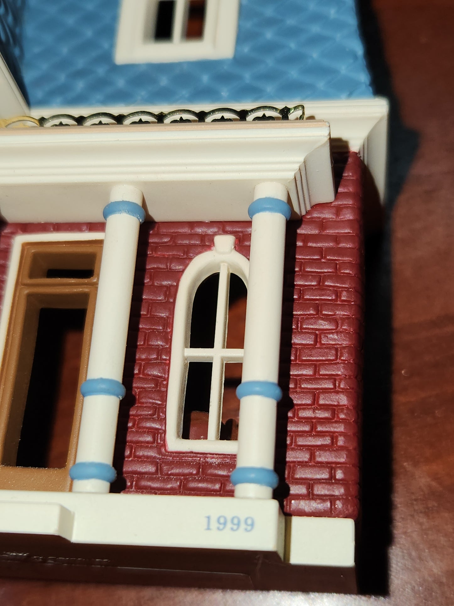 House on Holly Lane Ornament Hallmark Nostalgic Houses and shops Hh1999