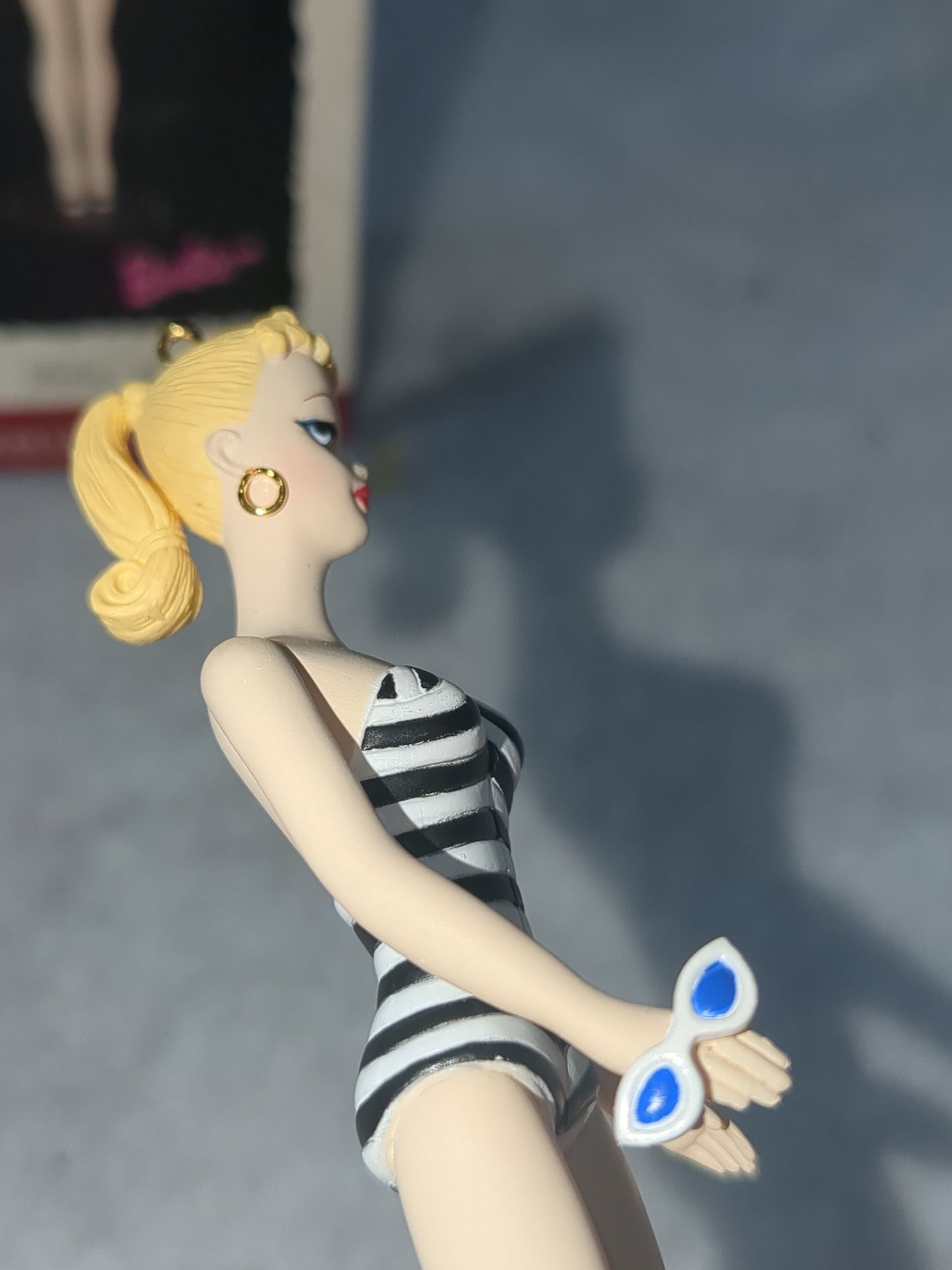1994 Hallmark Debut 1959 Barbie. 1st in Barbies Series. Has box and bubble wrap. Hob1