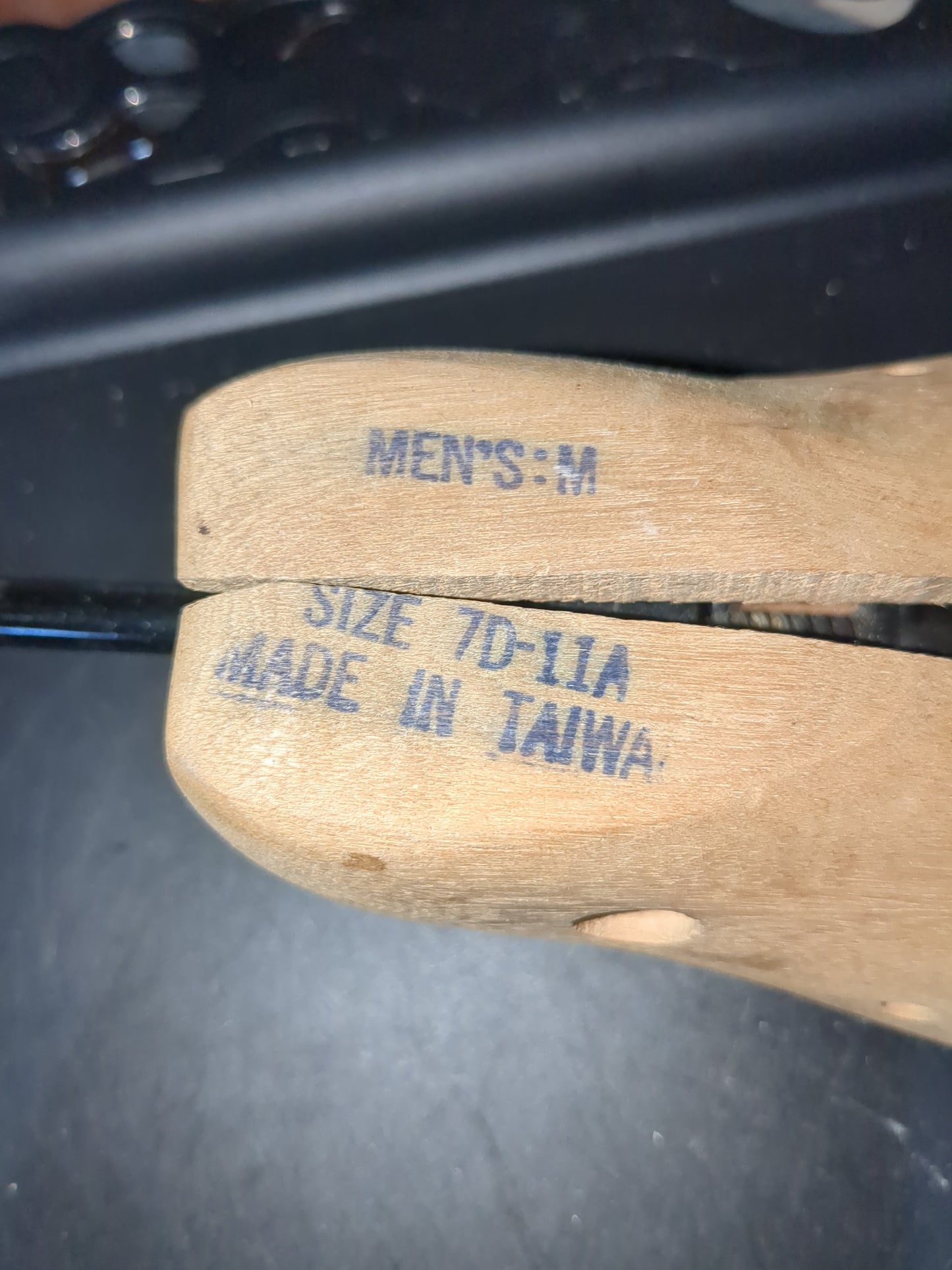 Vintage Shoe Stretcher Mens Medium 7D-11A Wooden & Metal Parts Made In Taiwan sh765