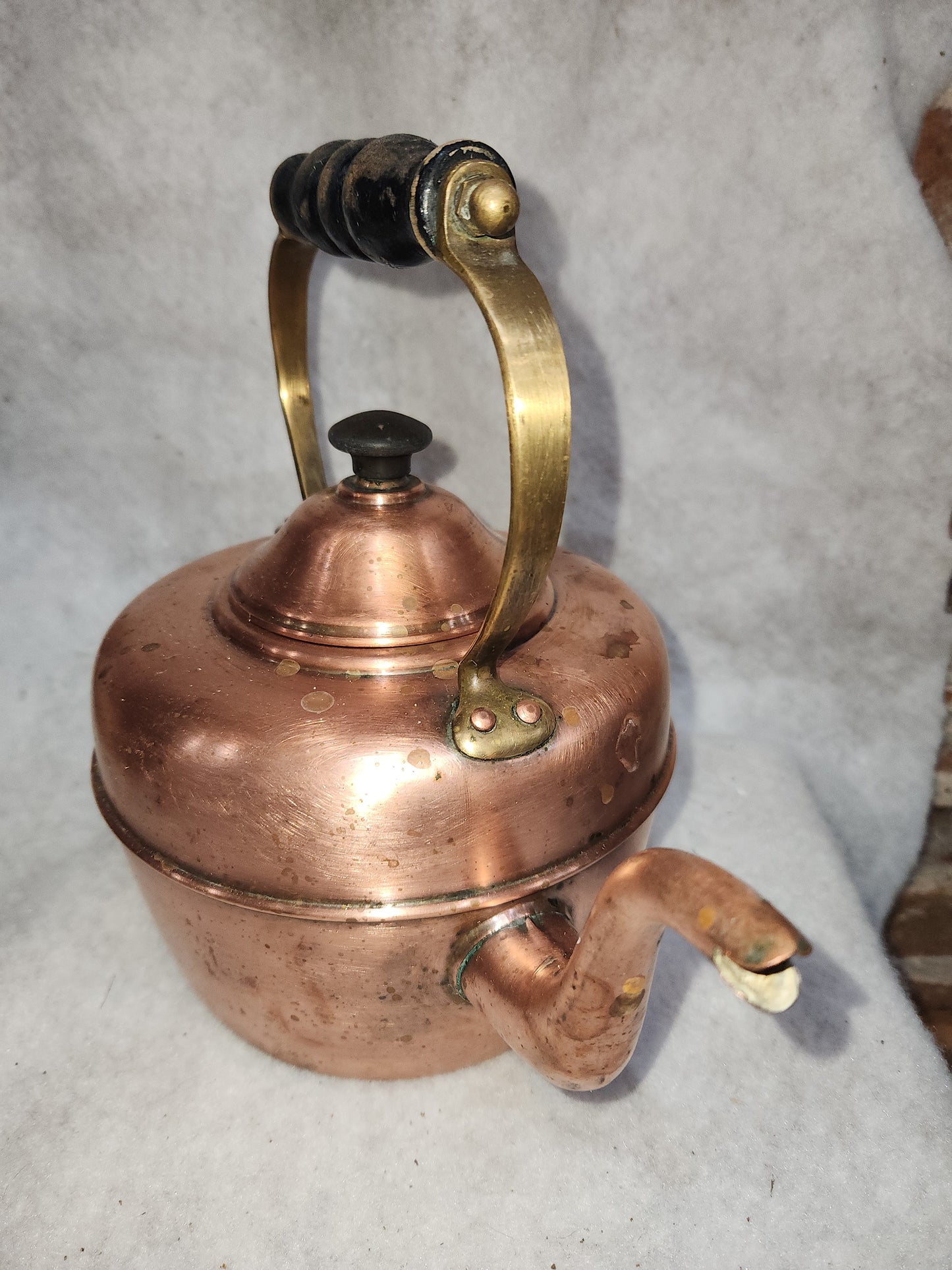 Vintage Copper Tea Pot With Wood Handle made in England kit656