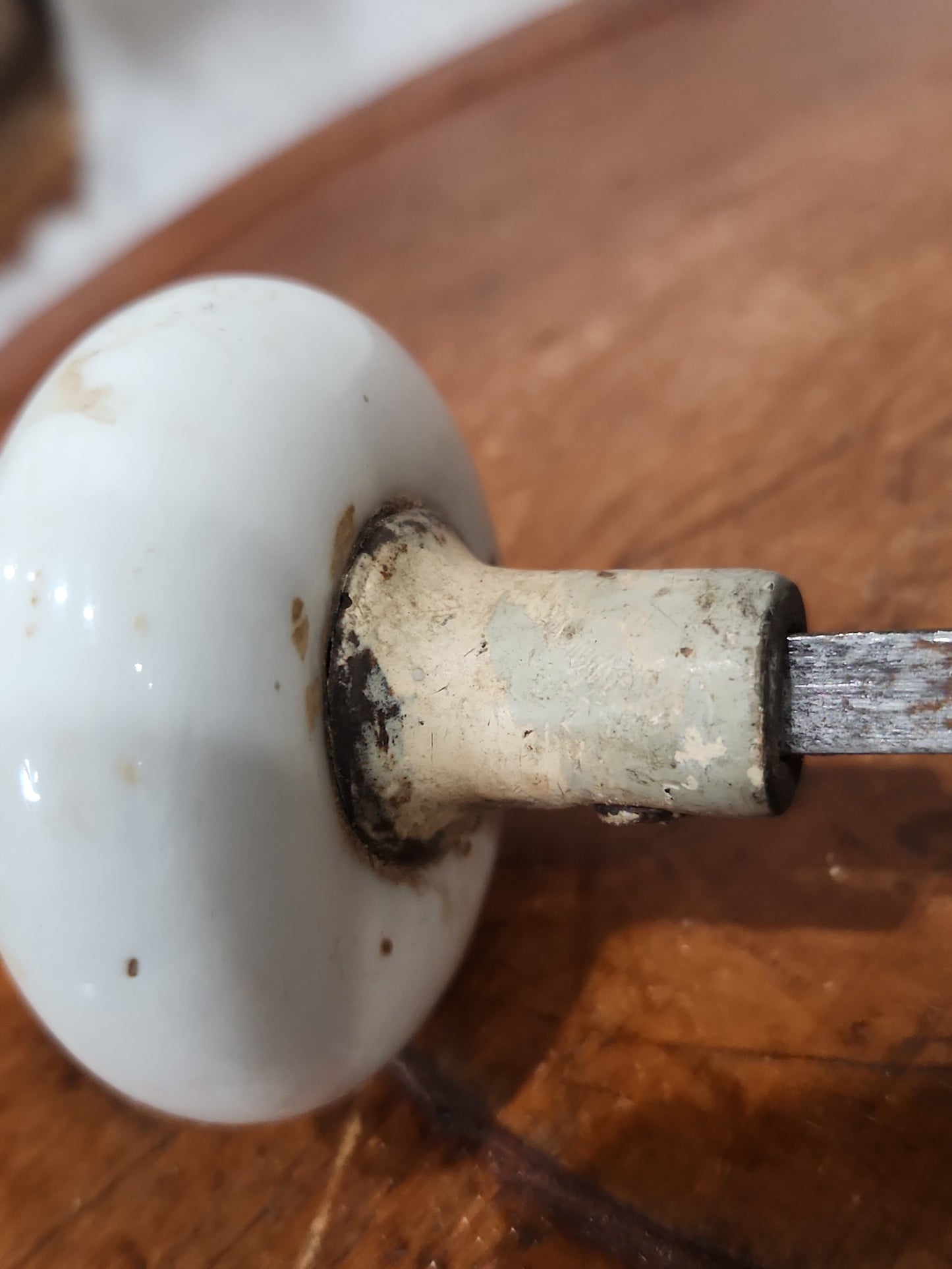 Kn5 Antique White Door Knob and Lock Set kn5