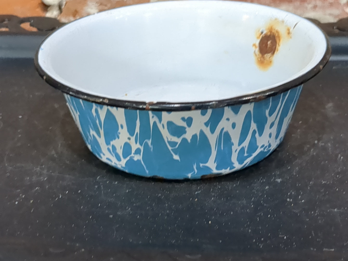 Vintage lighter blue enamel bowl en765